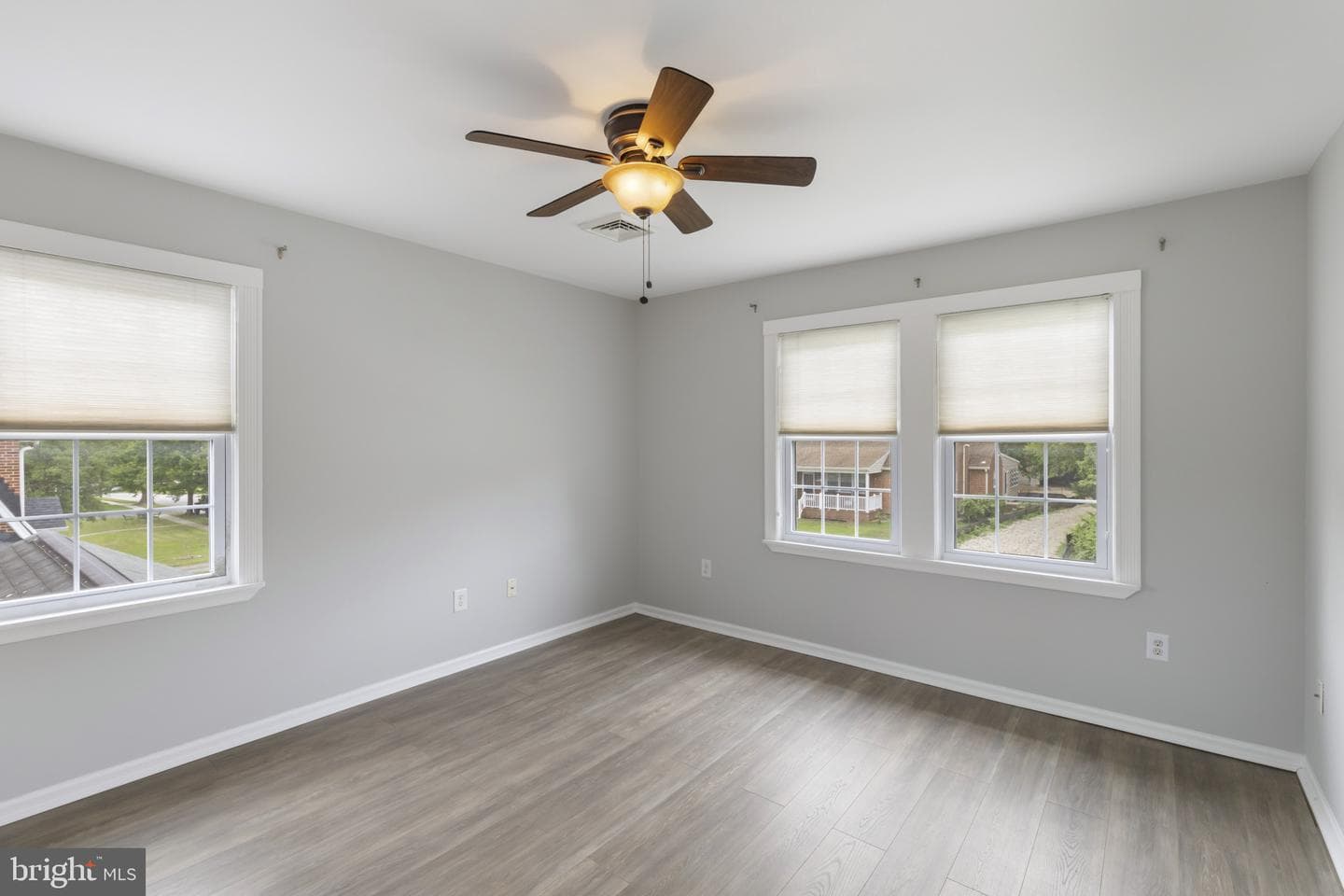 536 Forest View Road photo 12