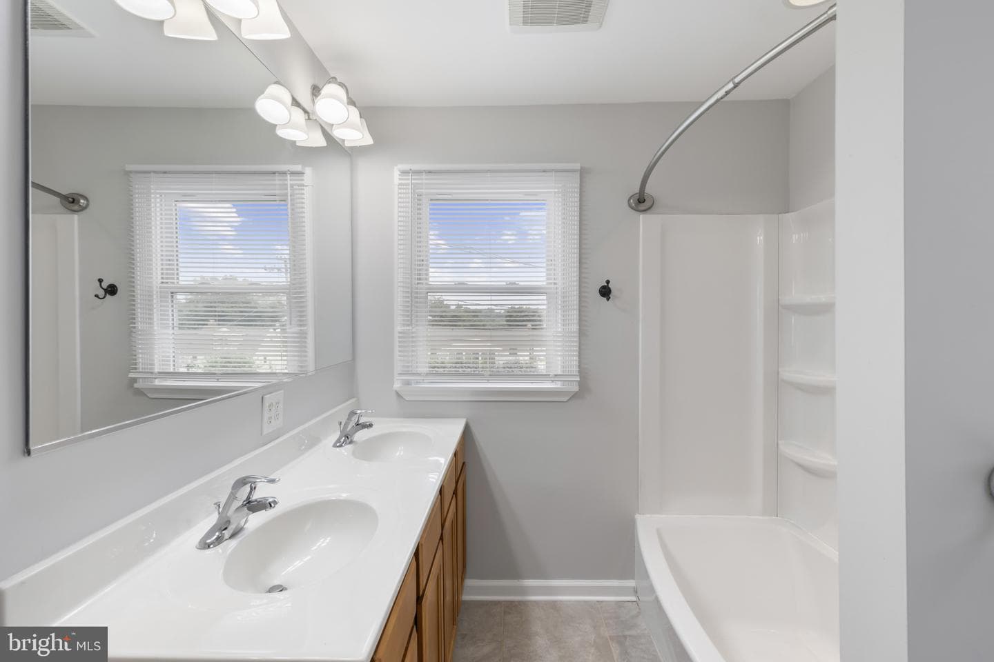 536 Forest View Road photo 14