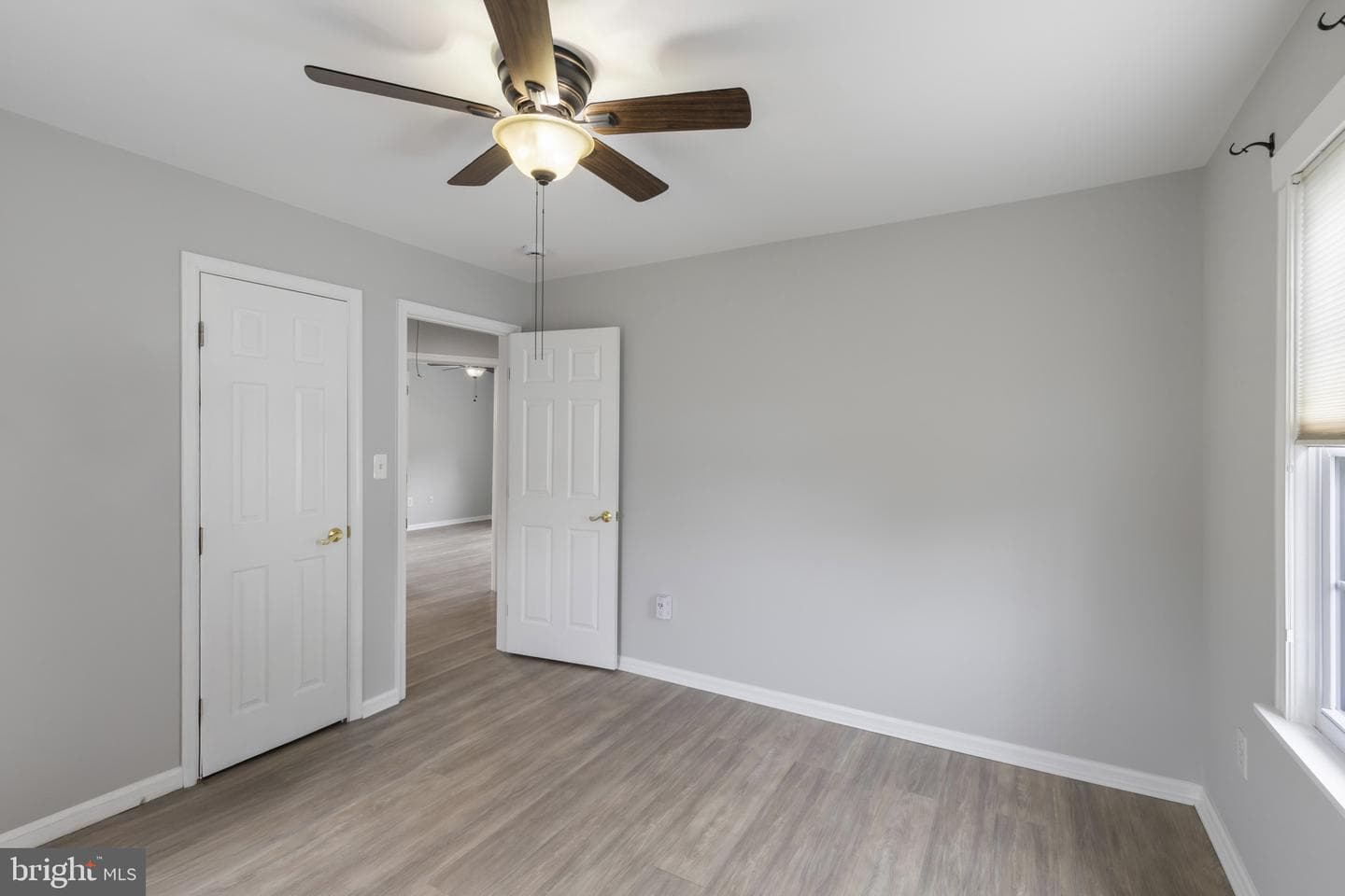 536 Forest View Road photo 16