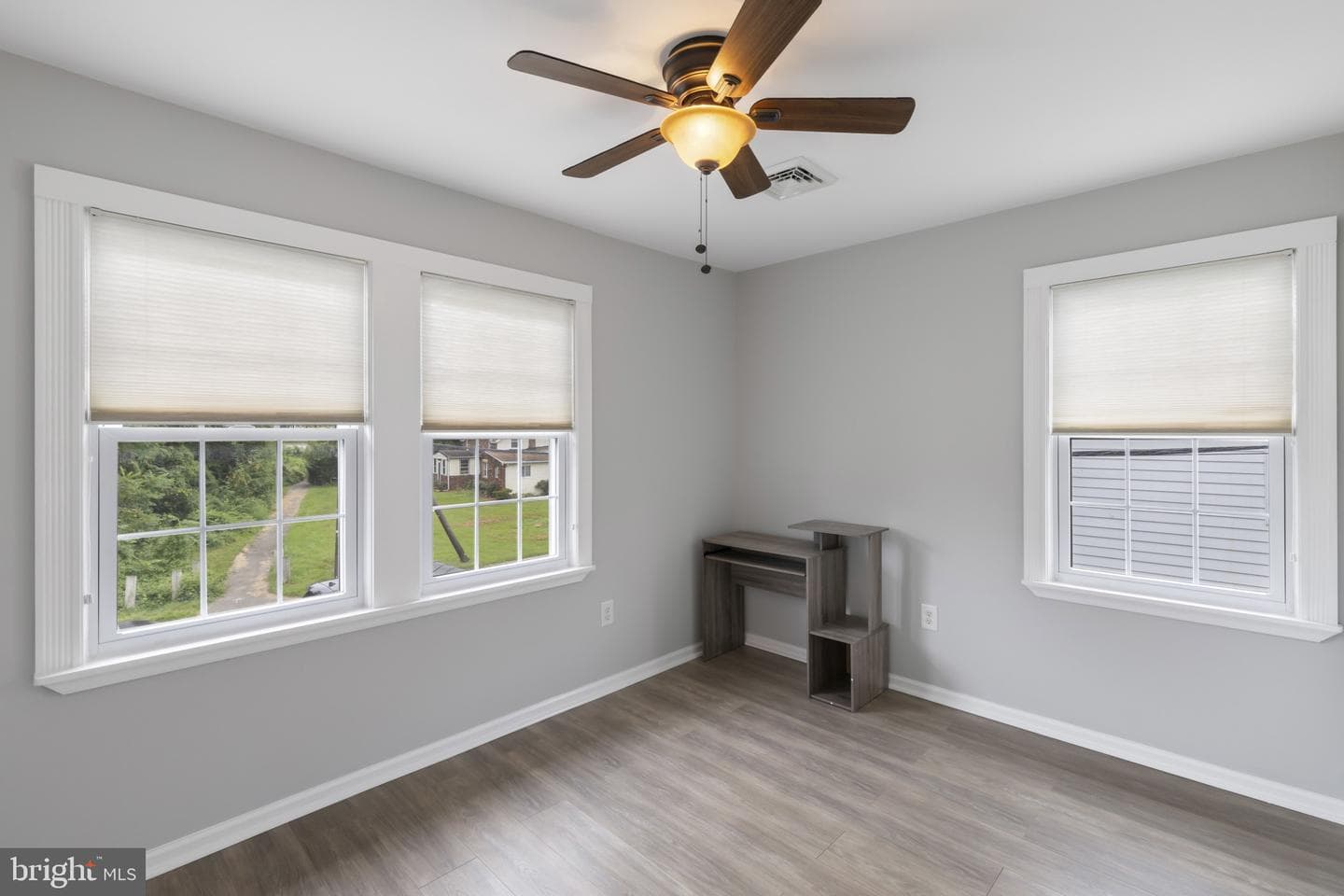 536 Forest View Road photo 17