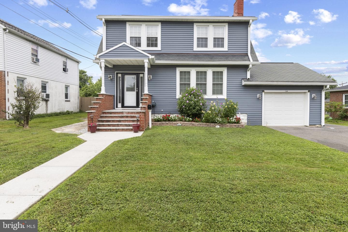 536 Forest View Road photo 4