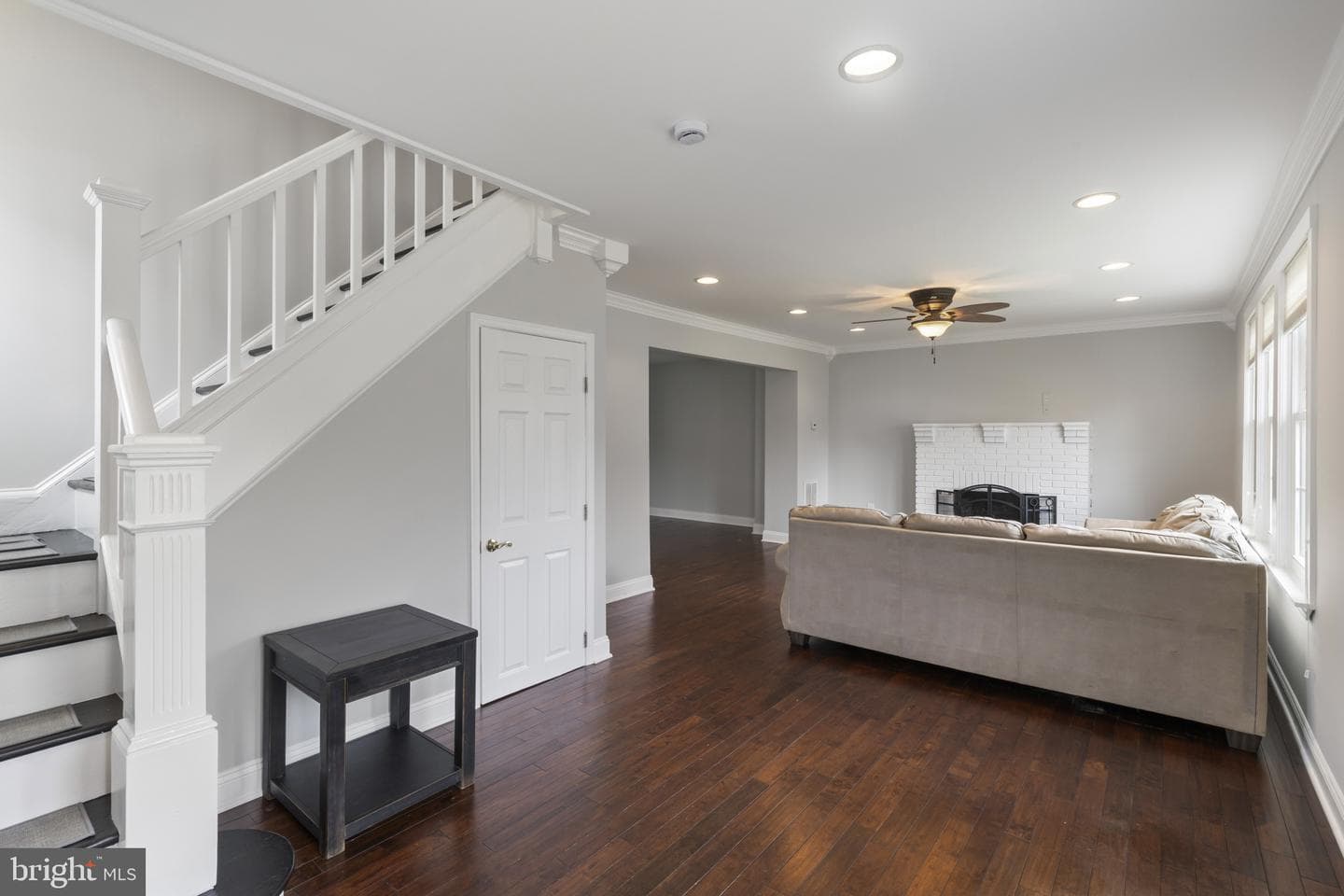 536 Forest View Road photo 5