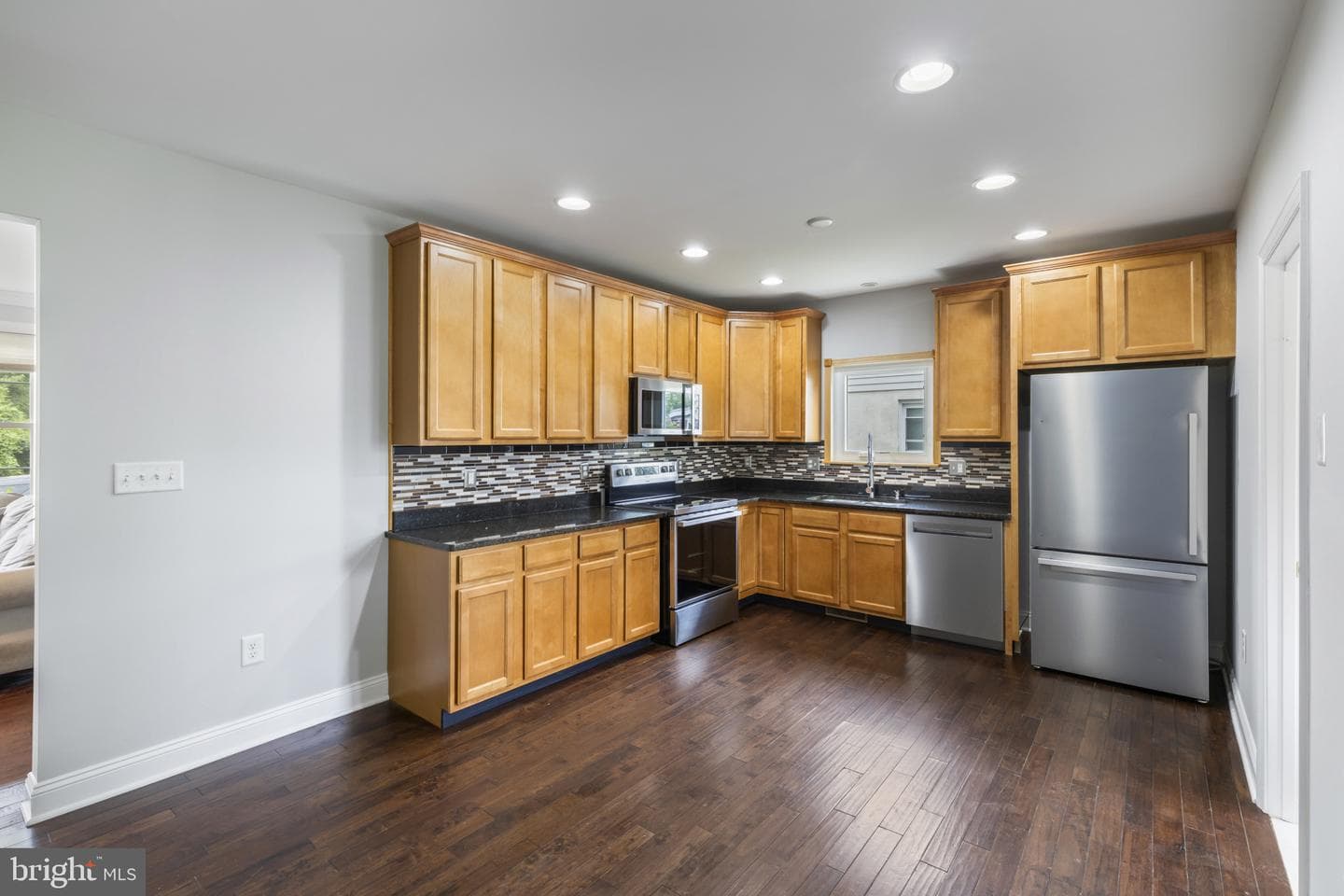 536 Forest View Road photo 8