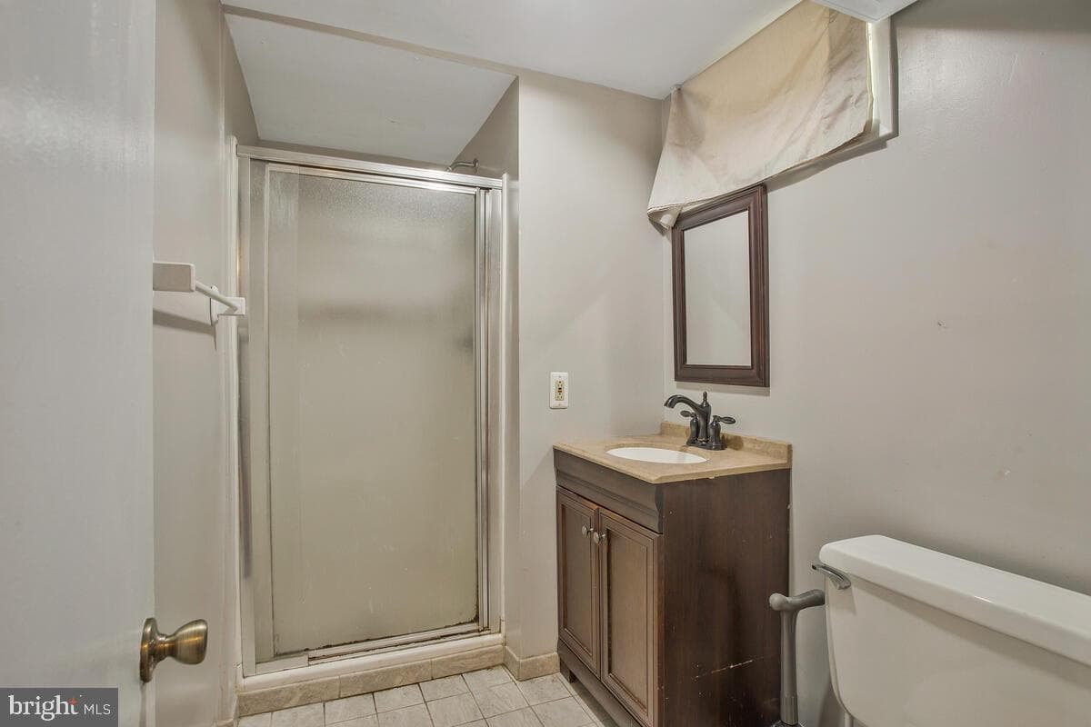 228 Royal Arms Way photo 25