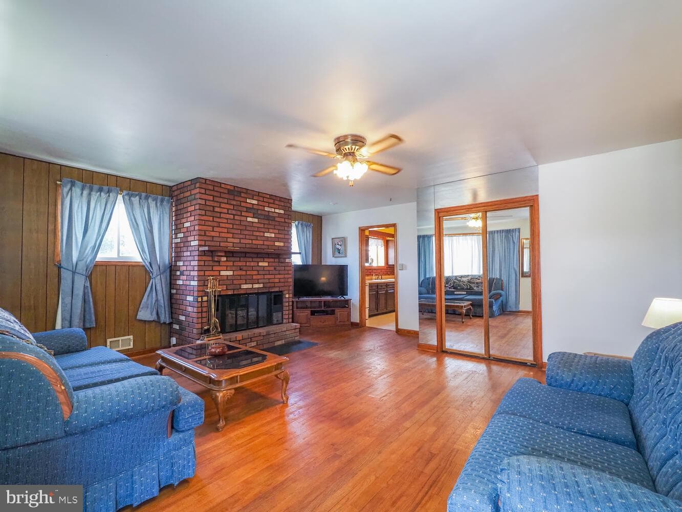 238 Wanda Road photo 5