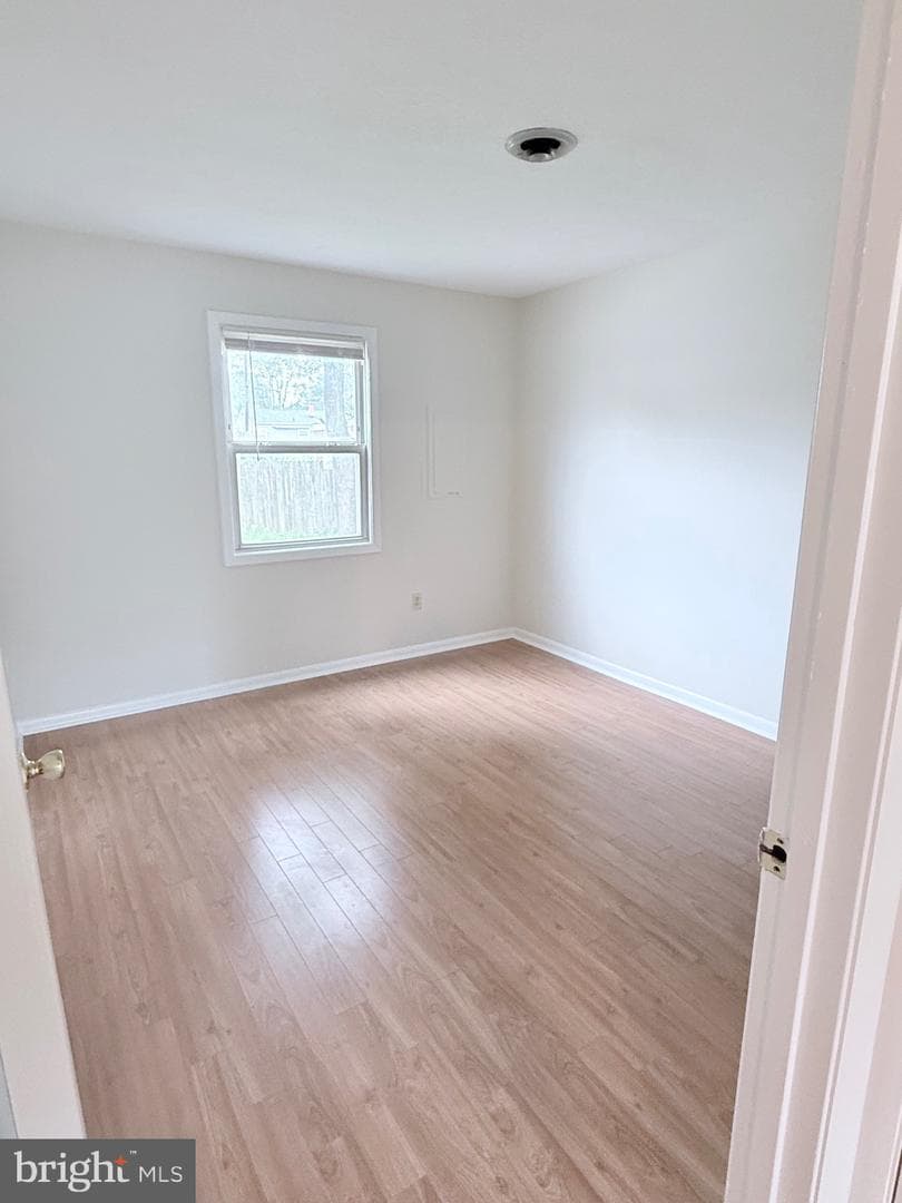 210 Hollywood Court photo 16