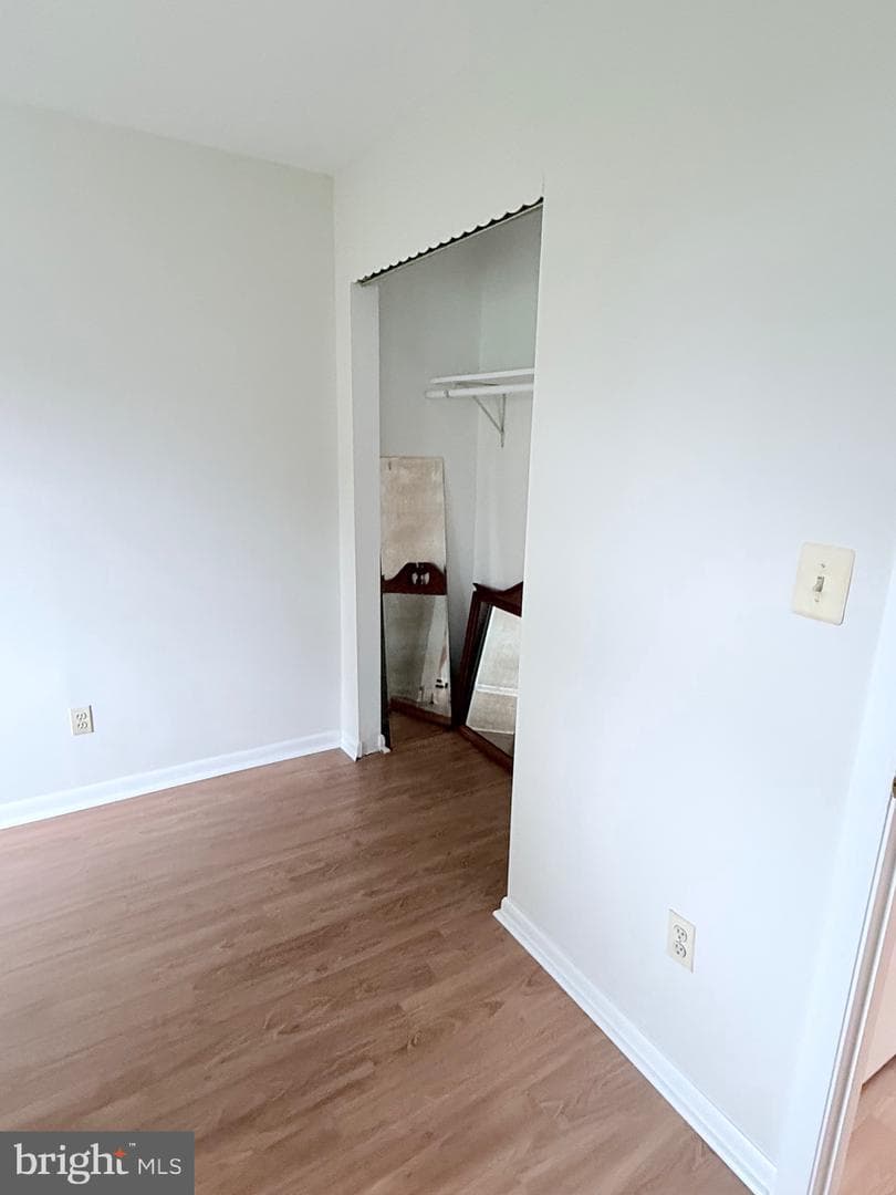 210 Hollywood Court photo 17