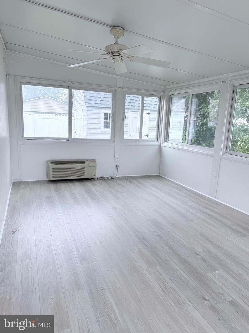 210 Hollywood Court photo 18