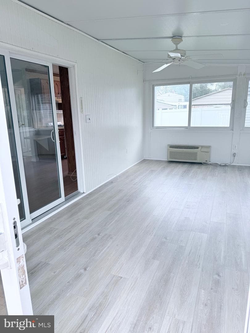 210 Hollywood Court photo 20