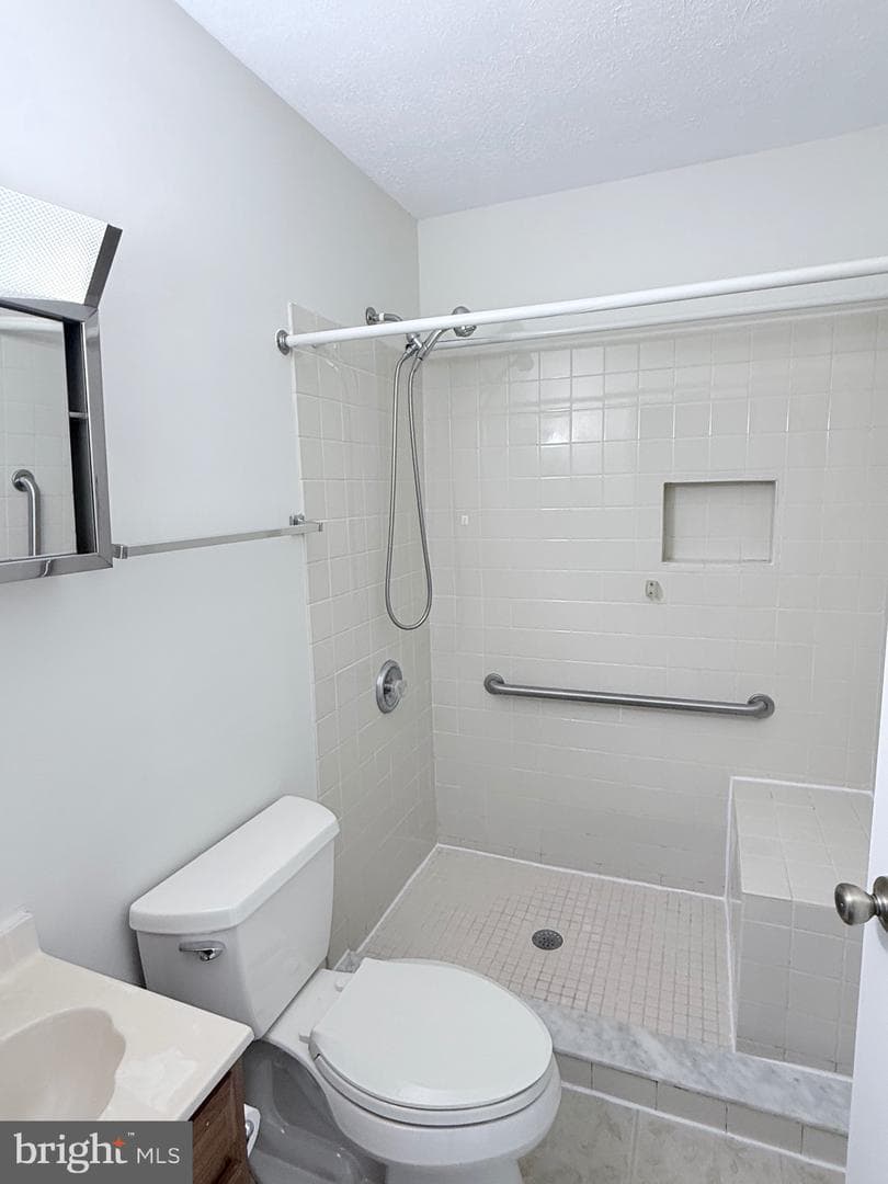 210 Hollywood Court photo 21