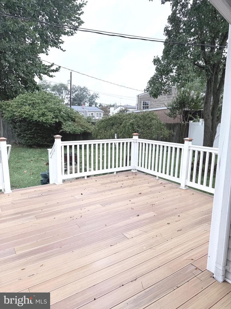 210 Hollywood Court photo 26