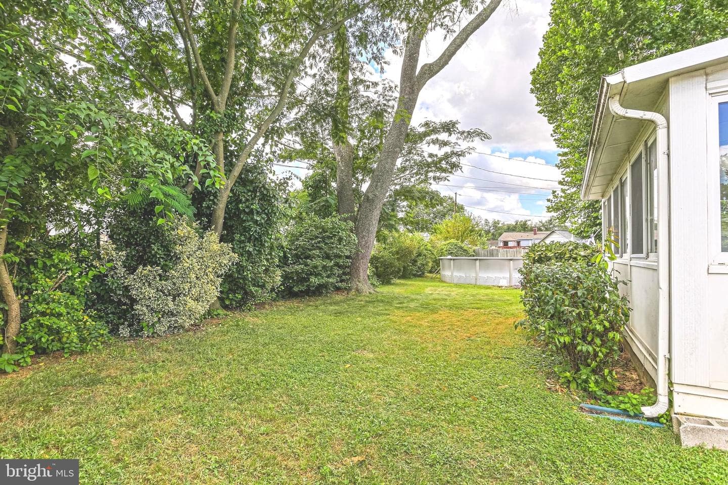 210 Hollywood Court photo 28