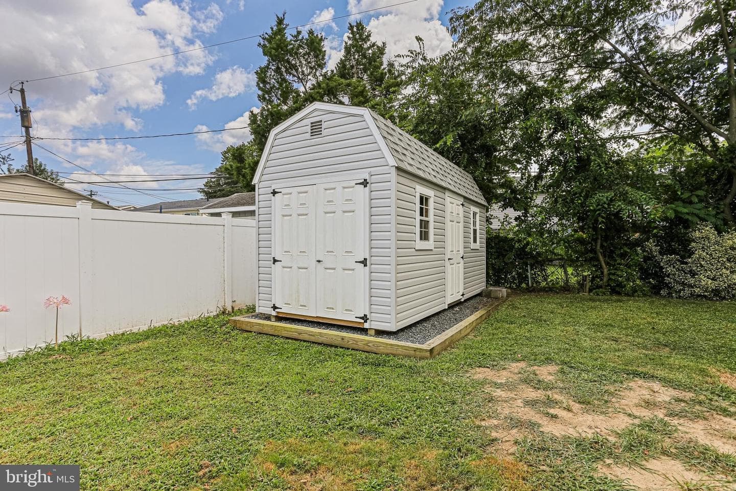 210 Hollywood Court photo 29