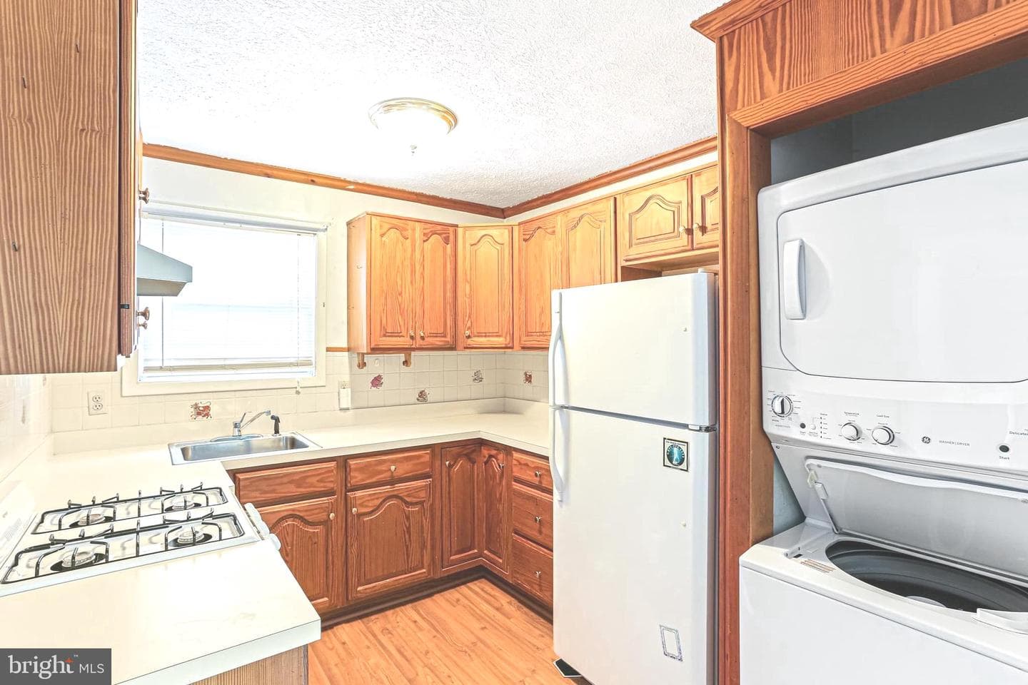210 Hollywood Court photo 5