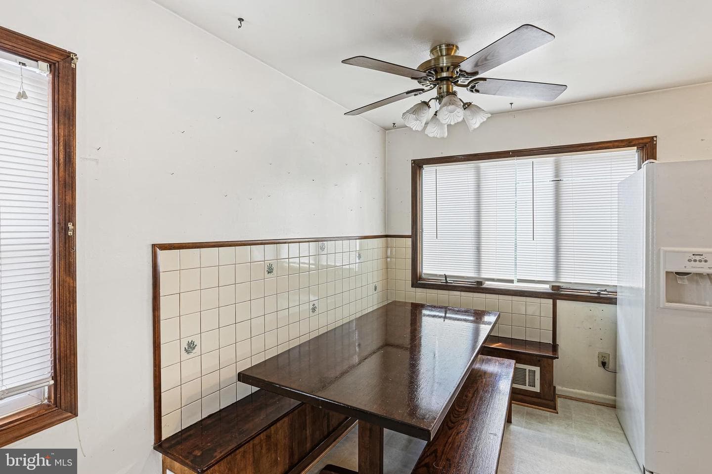 210 Hollywood Court photo 9