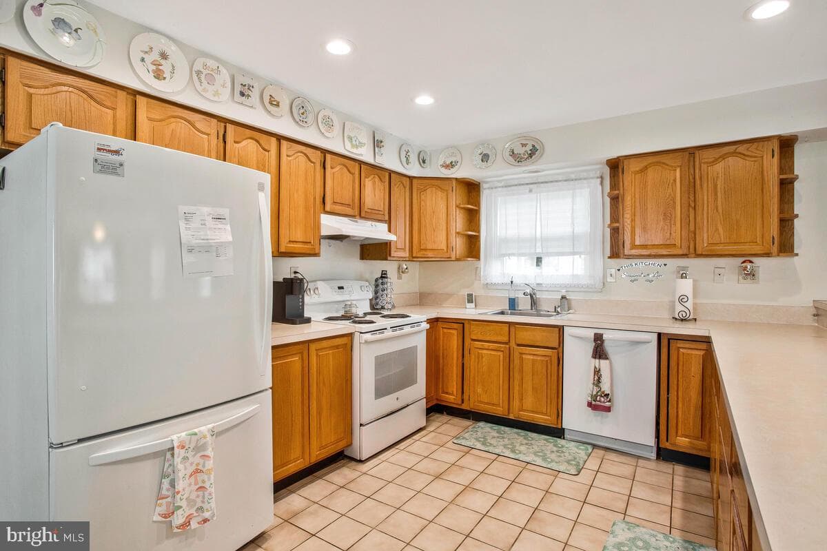 1216 Grove Avenue photo 9