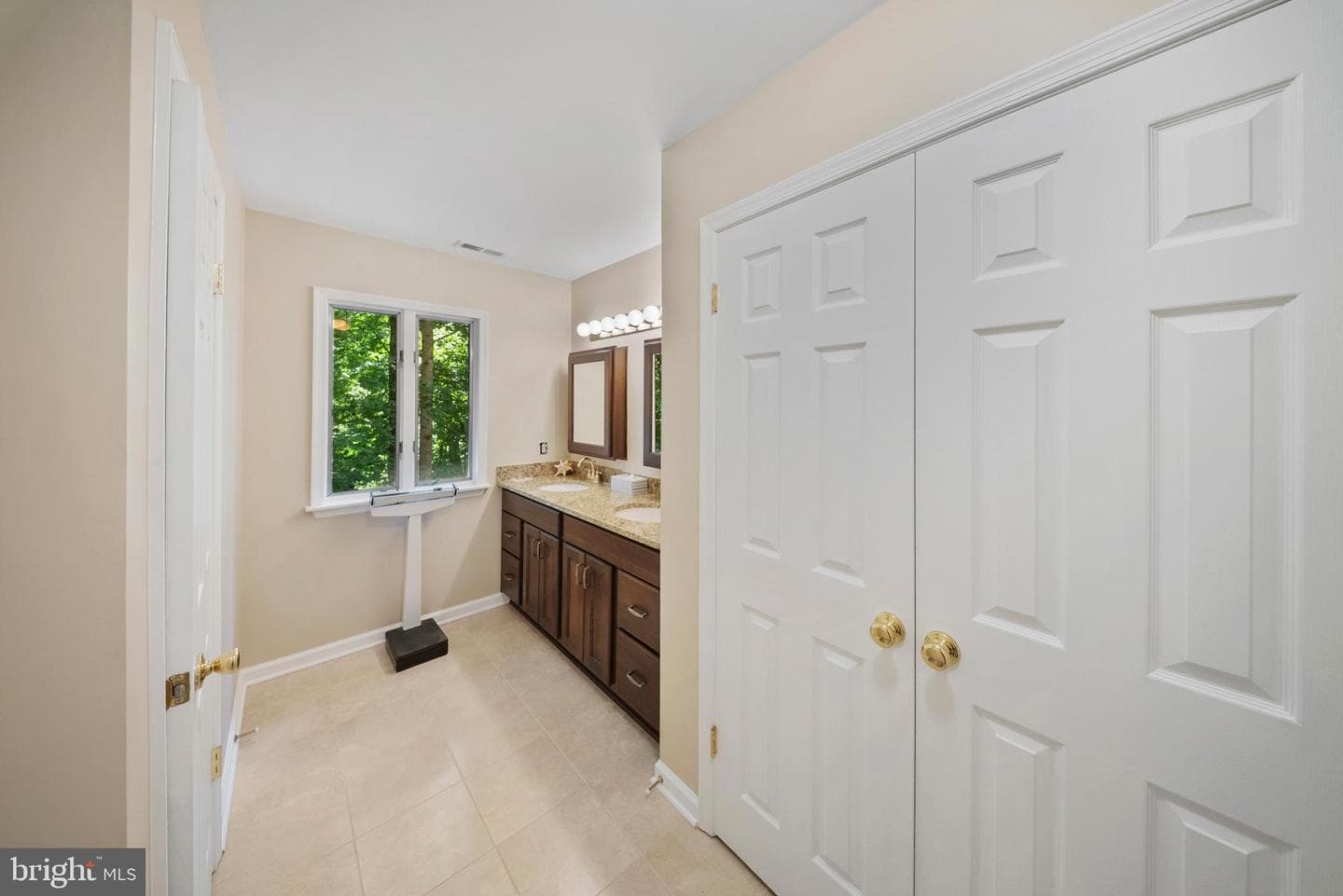 193 Southdown Road photo 34