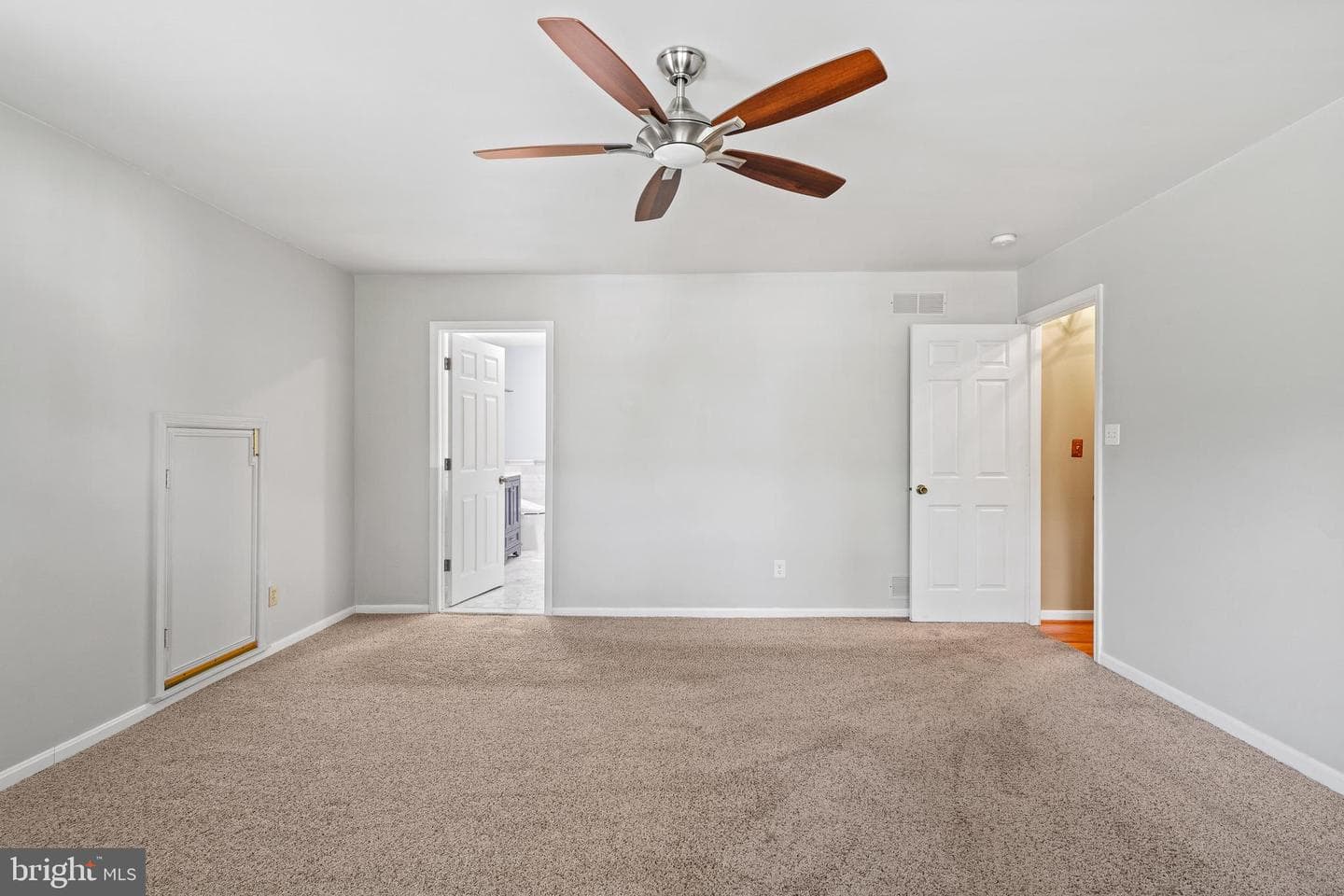 467 Cornwall Court photo 31