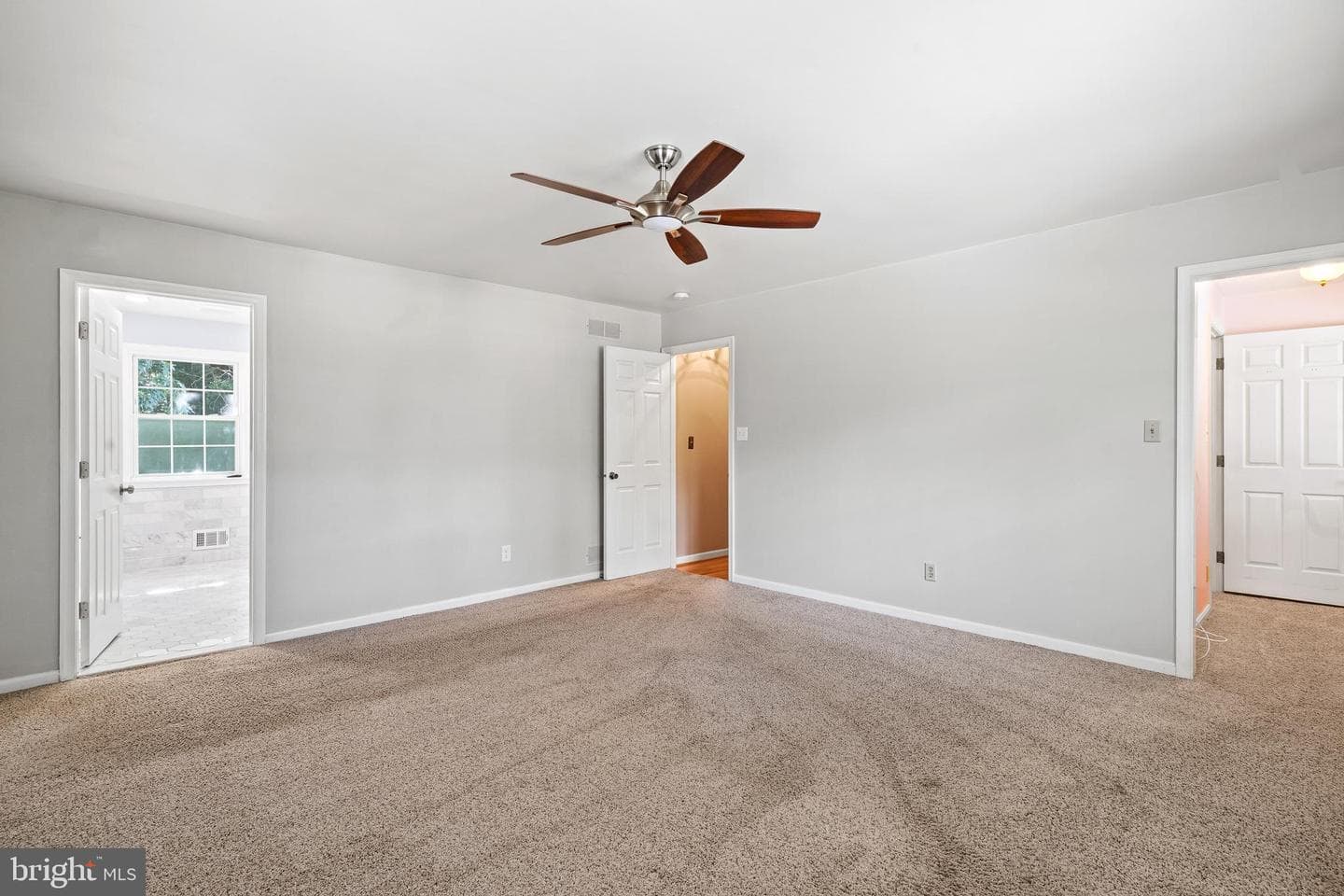 467 Cornwall Court photo 32