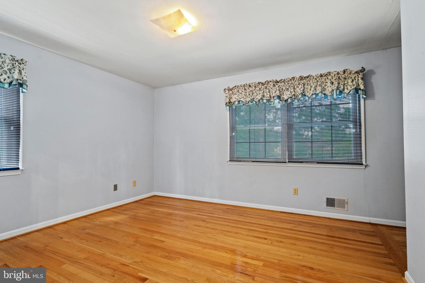 467 Cornwall Court photo 38