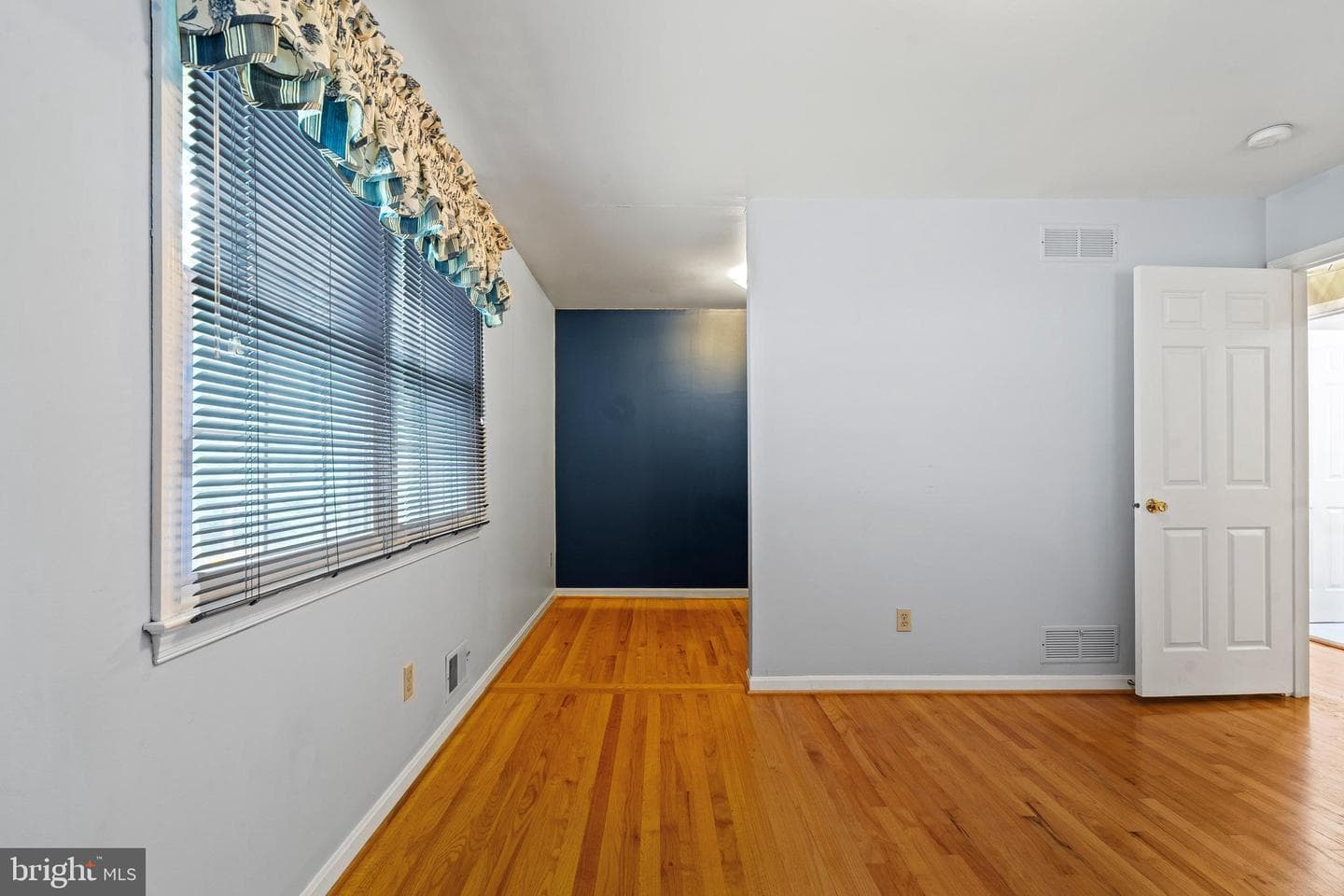467 Cornwall Court photo 39