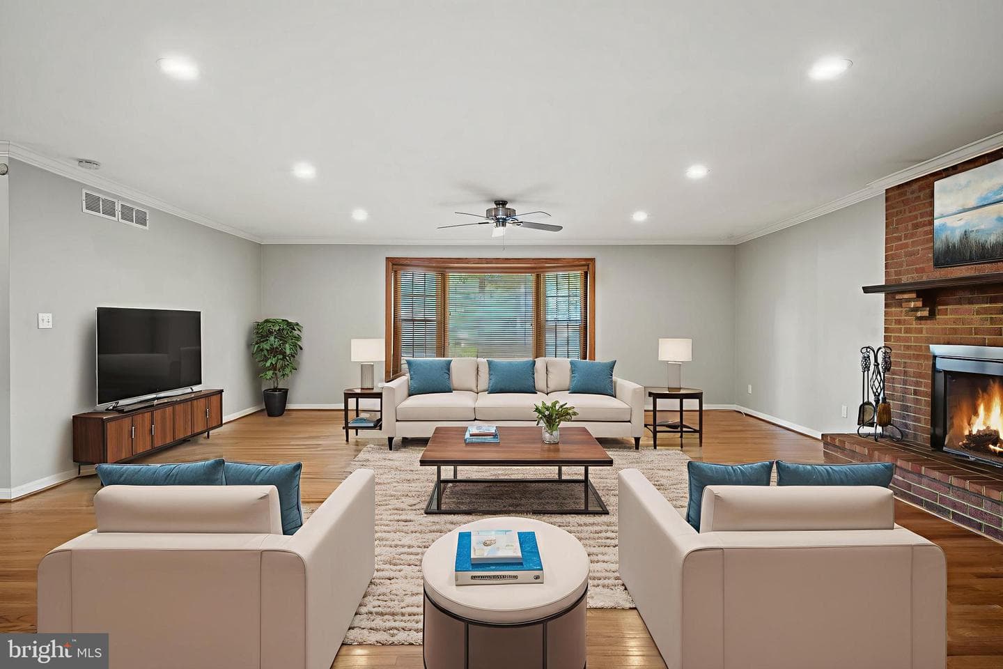 467 Cornwall Court photo 4