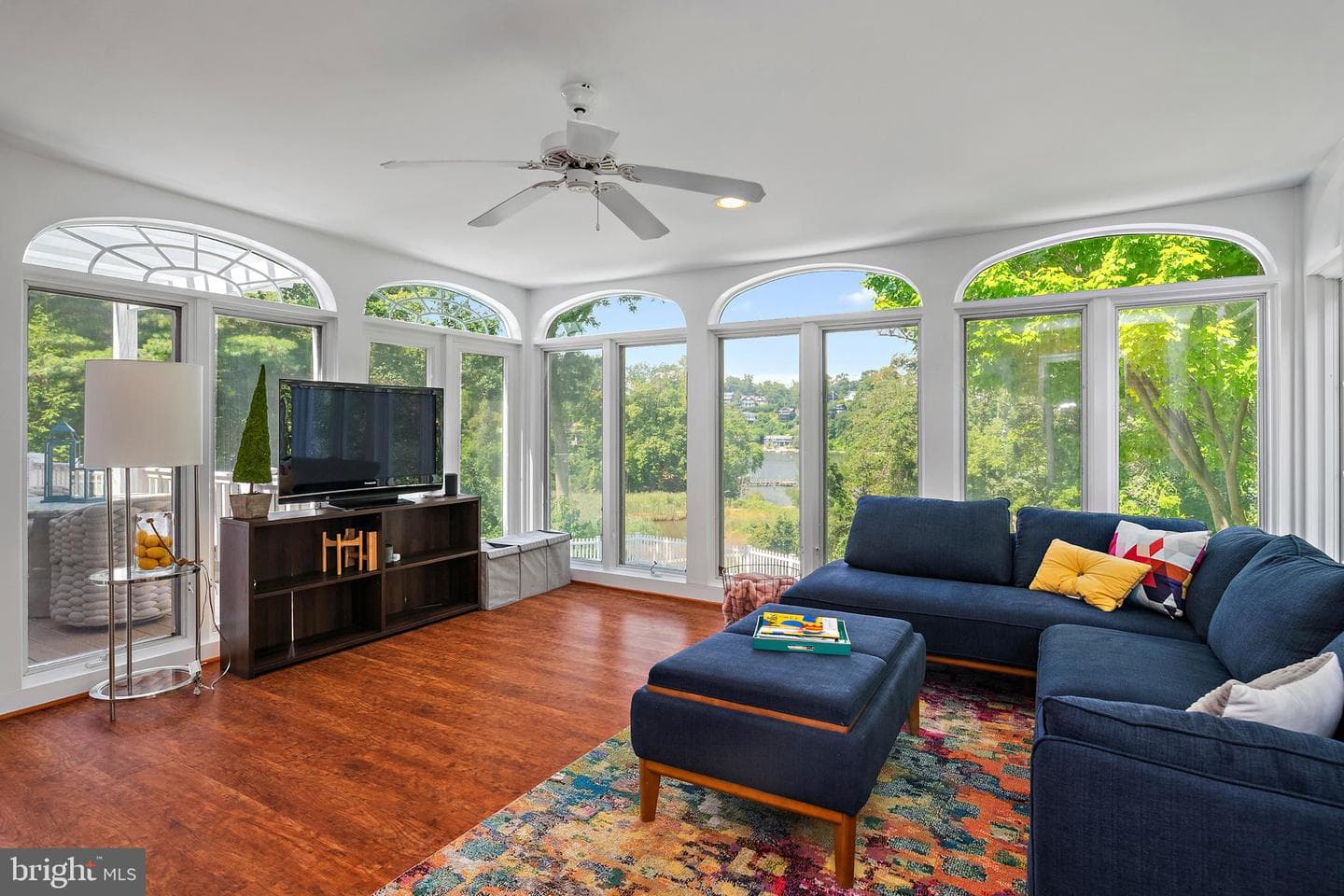 812 Coachway photo 12