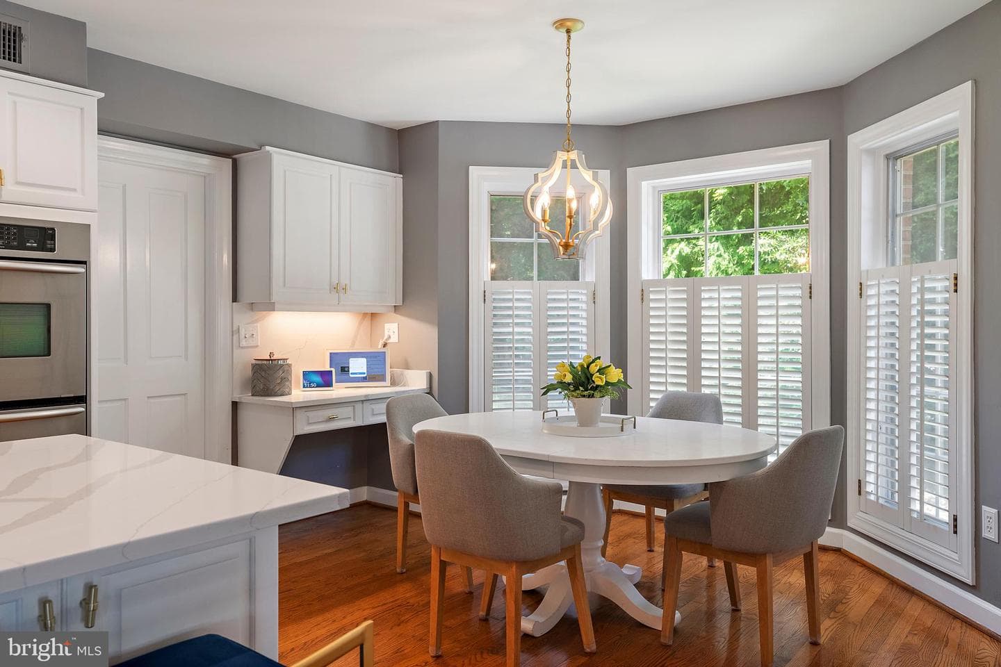812 Coachway photo 24