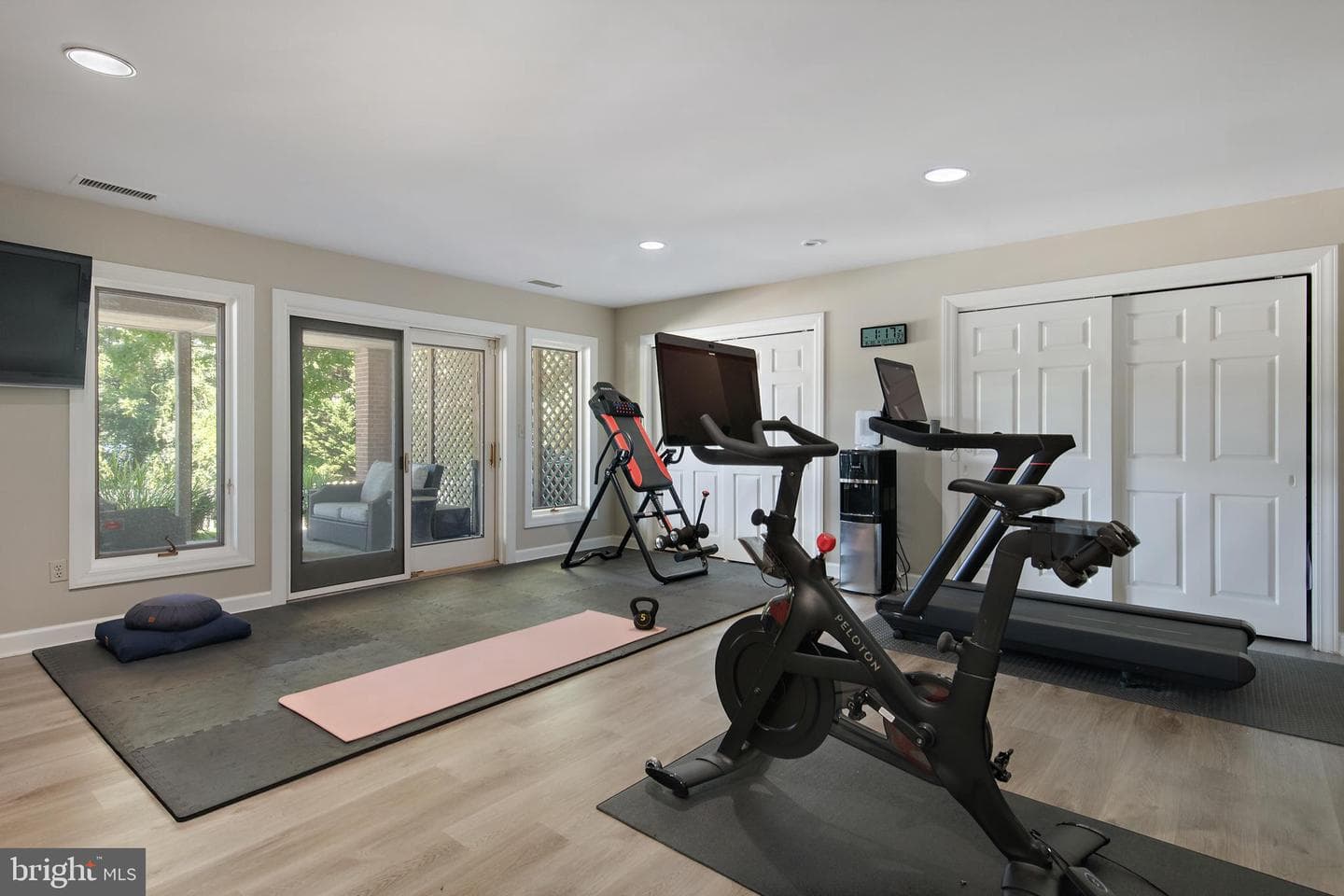 812 Coachway photo 50