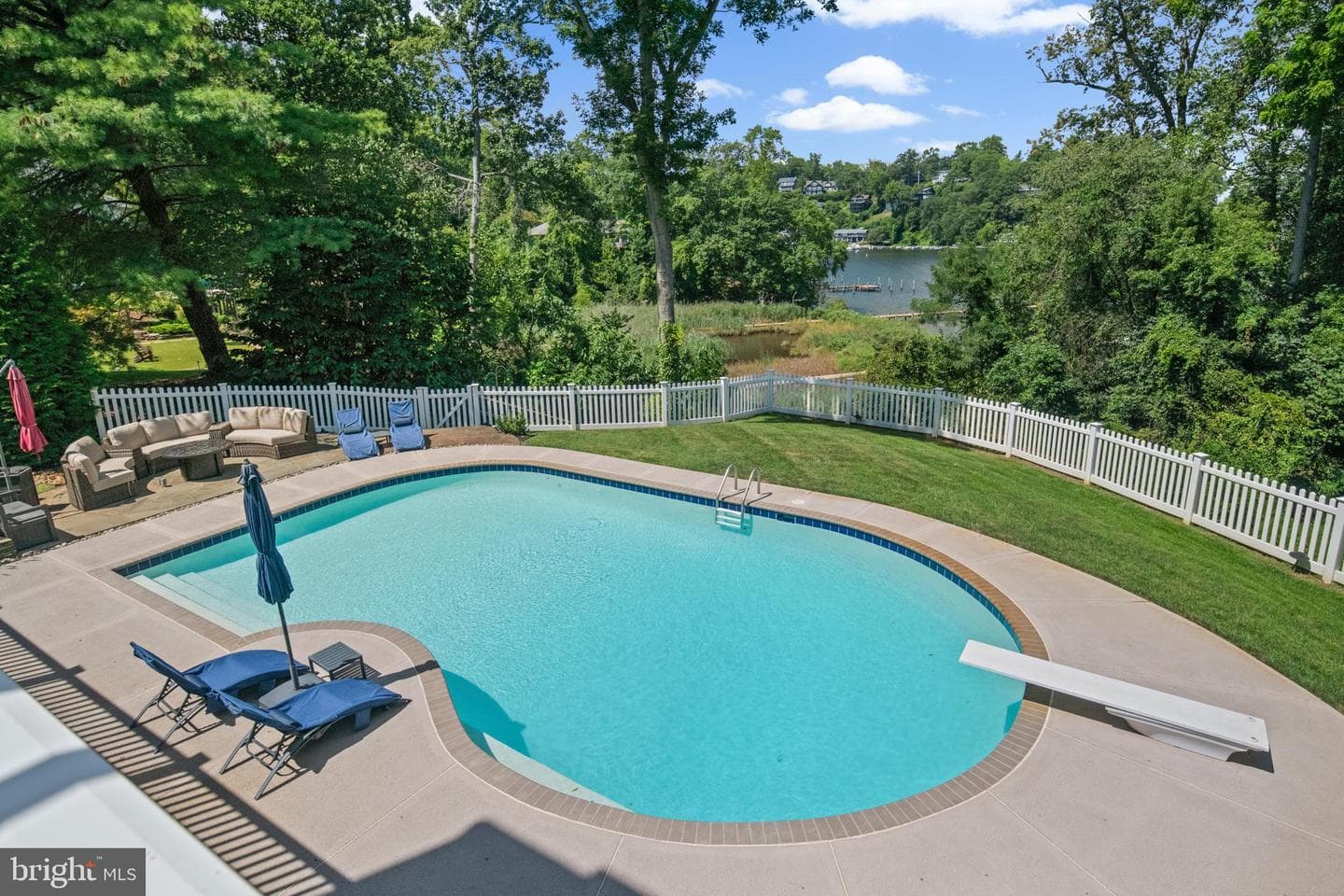 812 Coachway photo 65