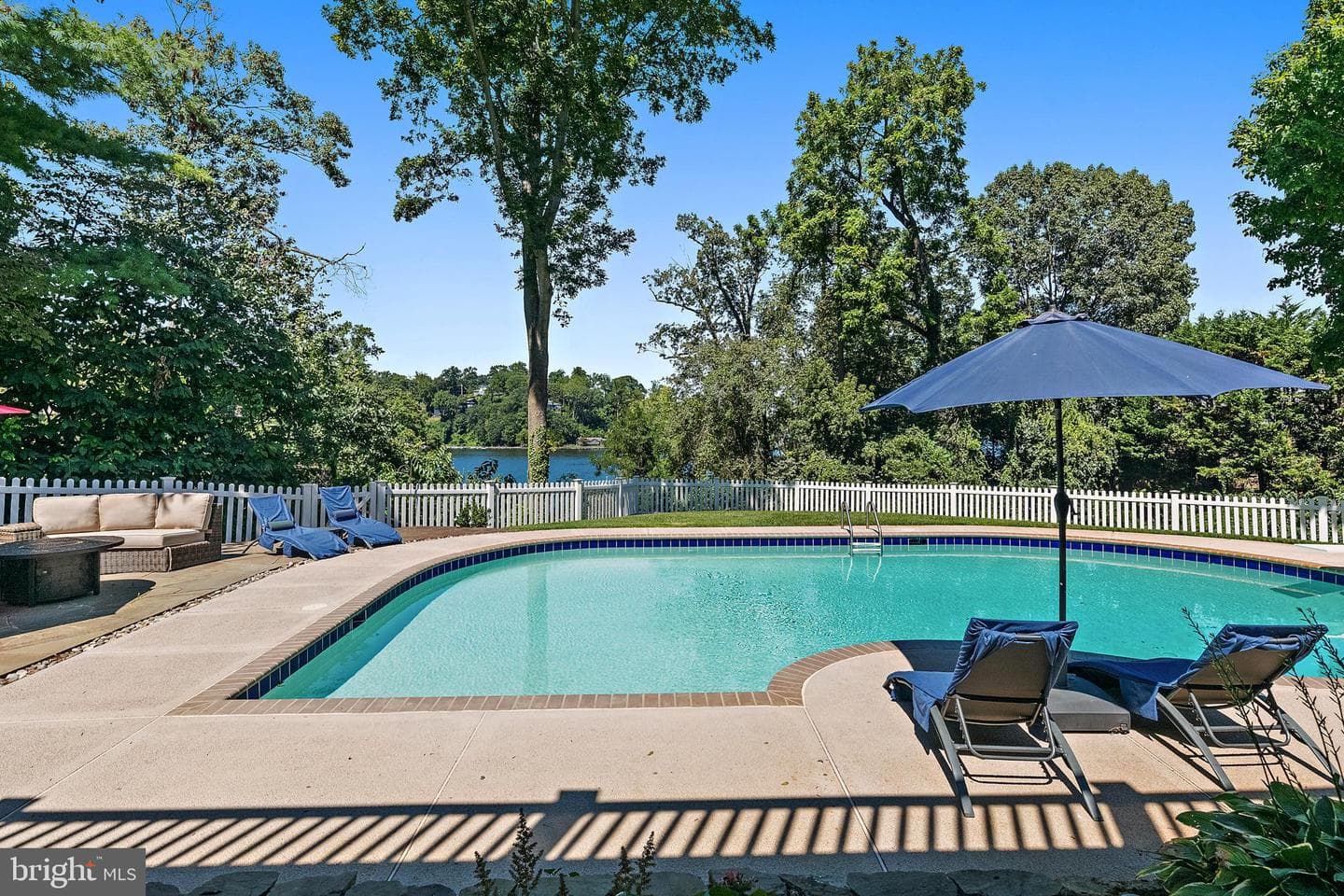 812 Coachway photo 66