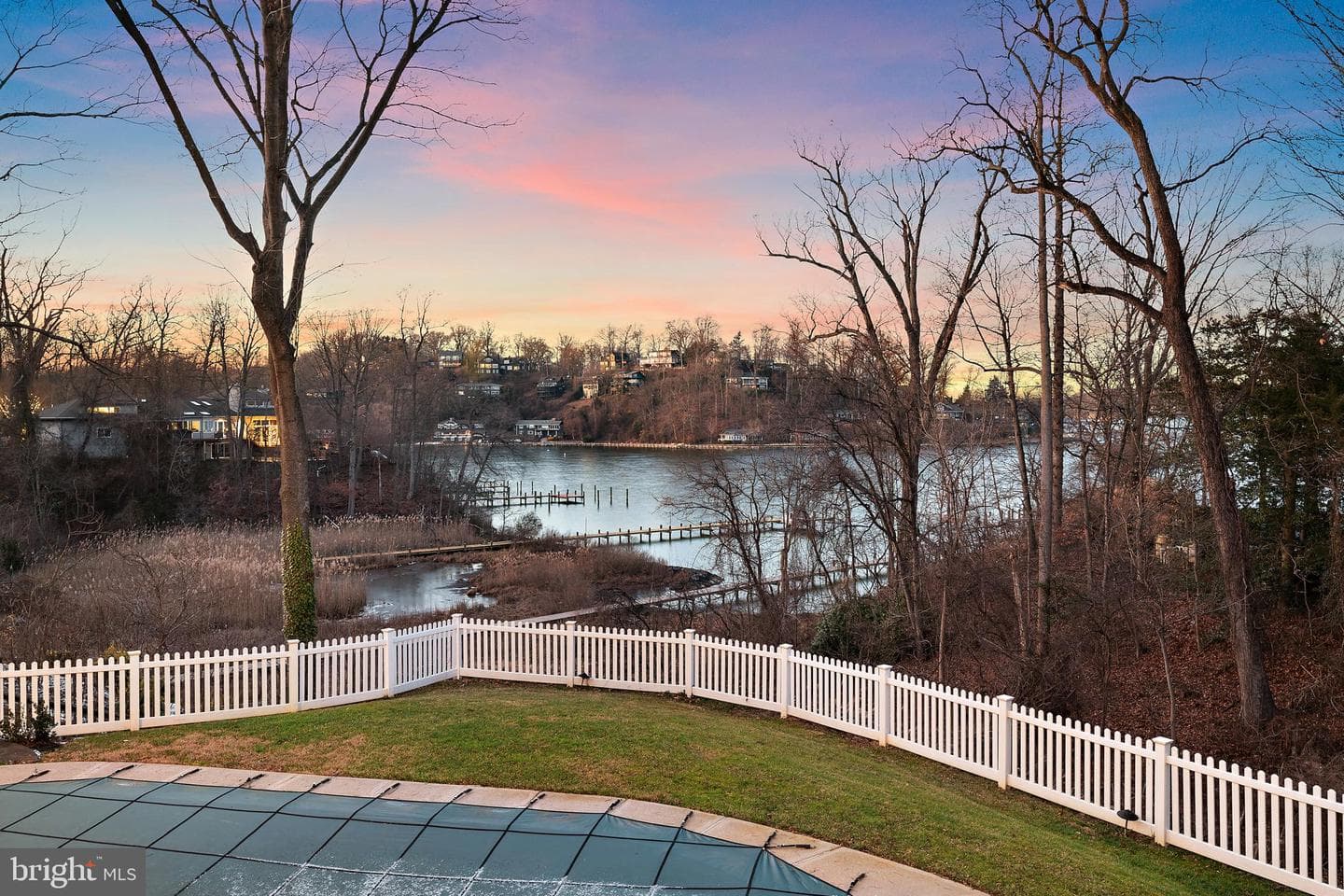 812 Coachway photo 68