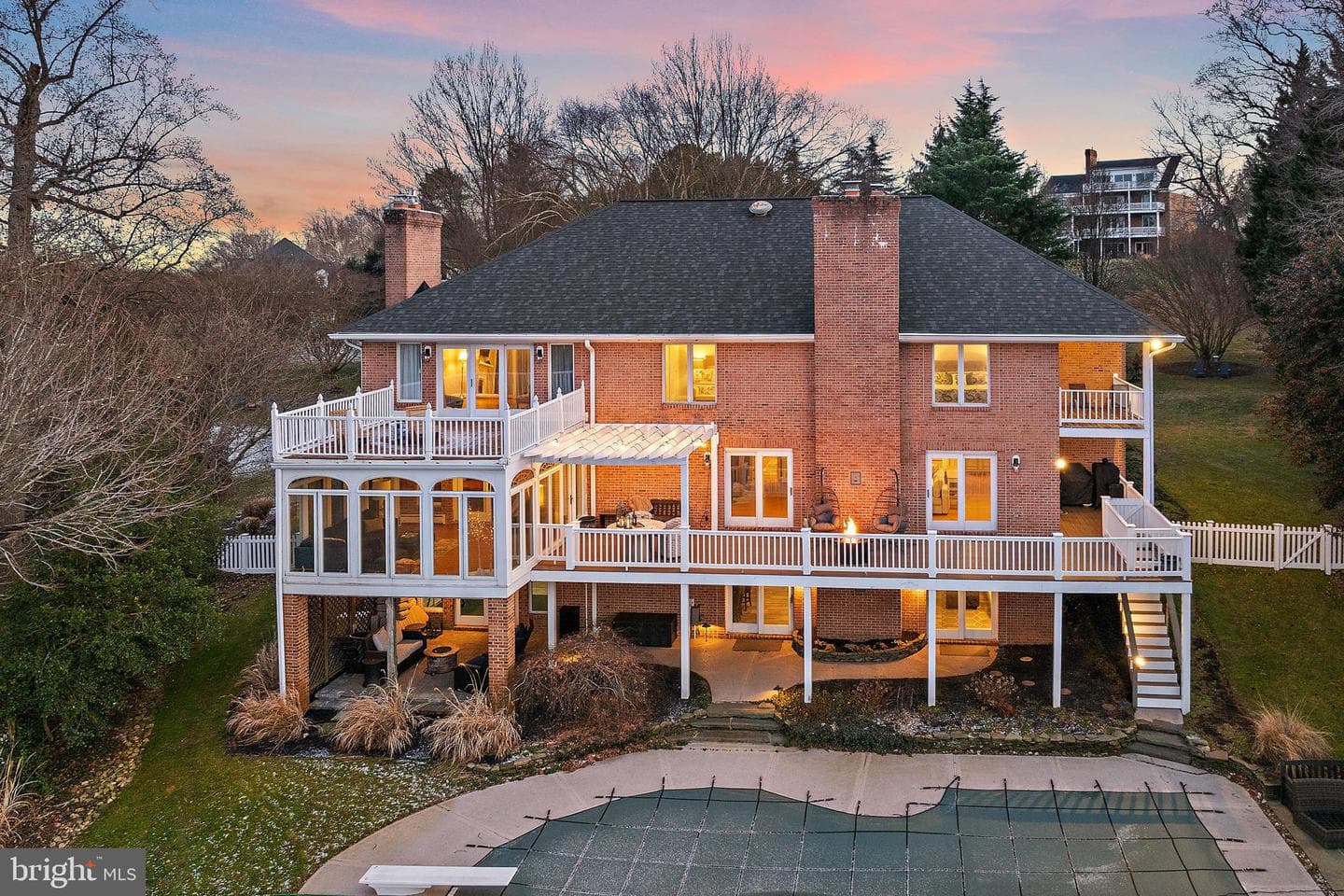 812 Coachway photo 69
