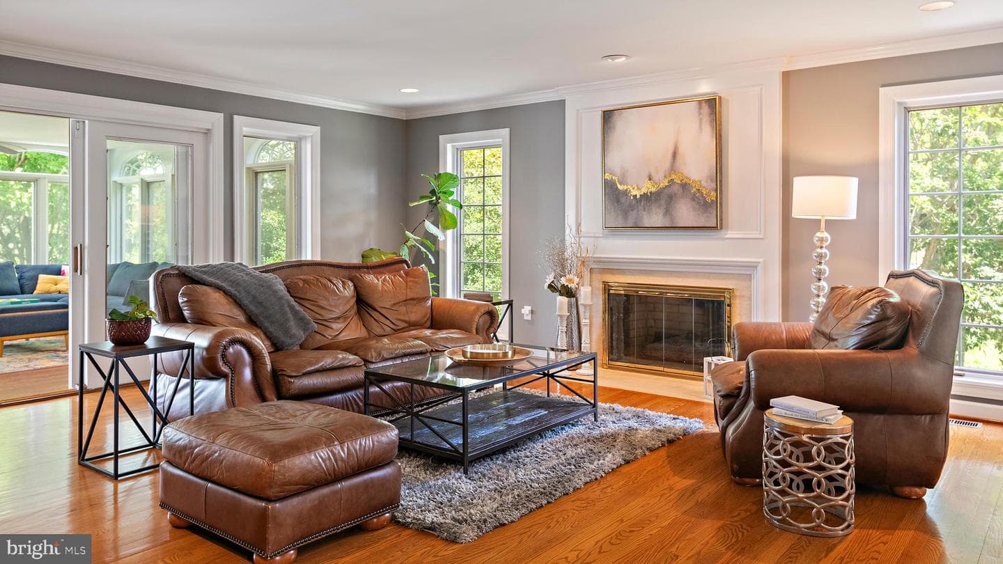812 Coachway photo 9