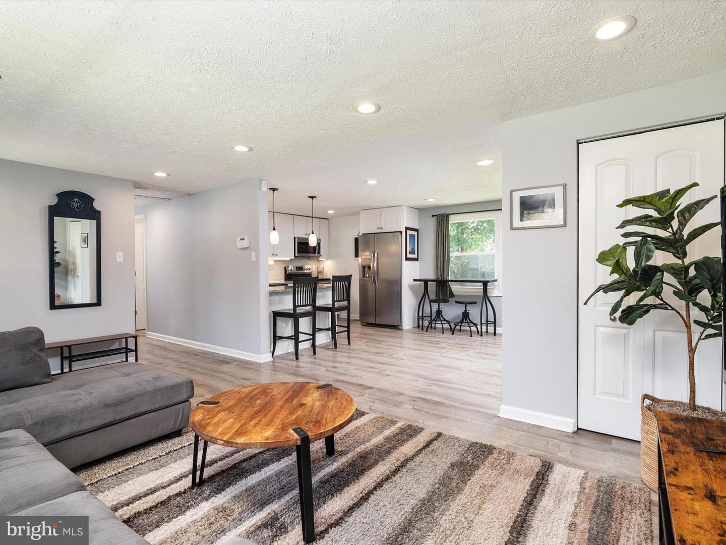 5537 Franklin Boulevard photo 4