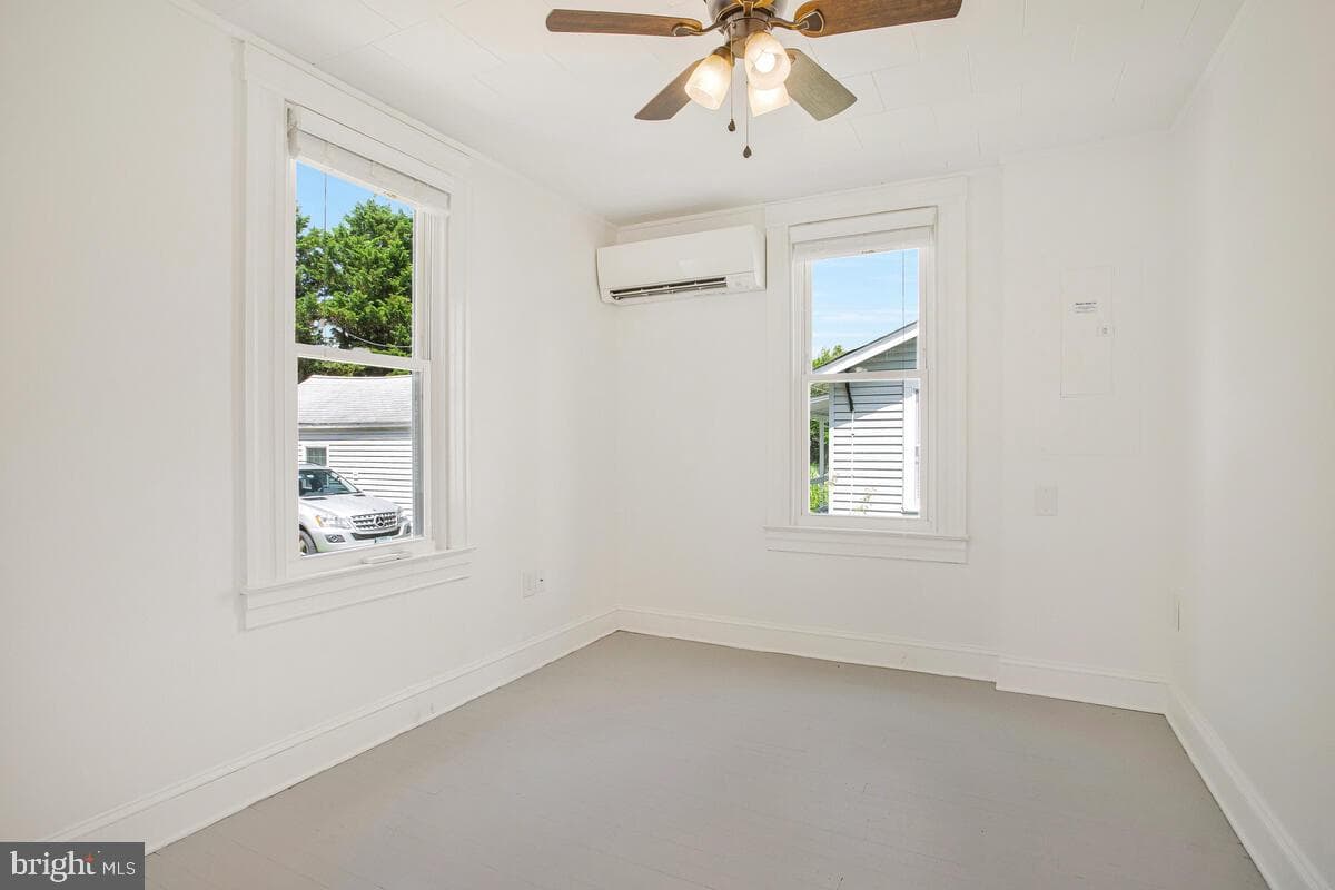 305 Bay Front Drive photo 10
