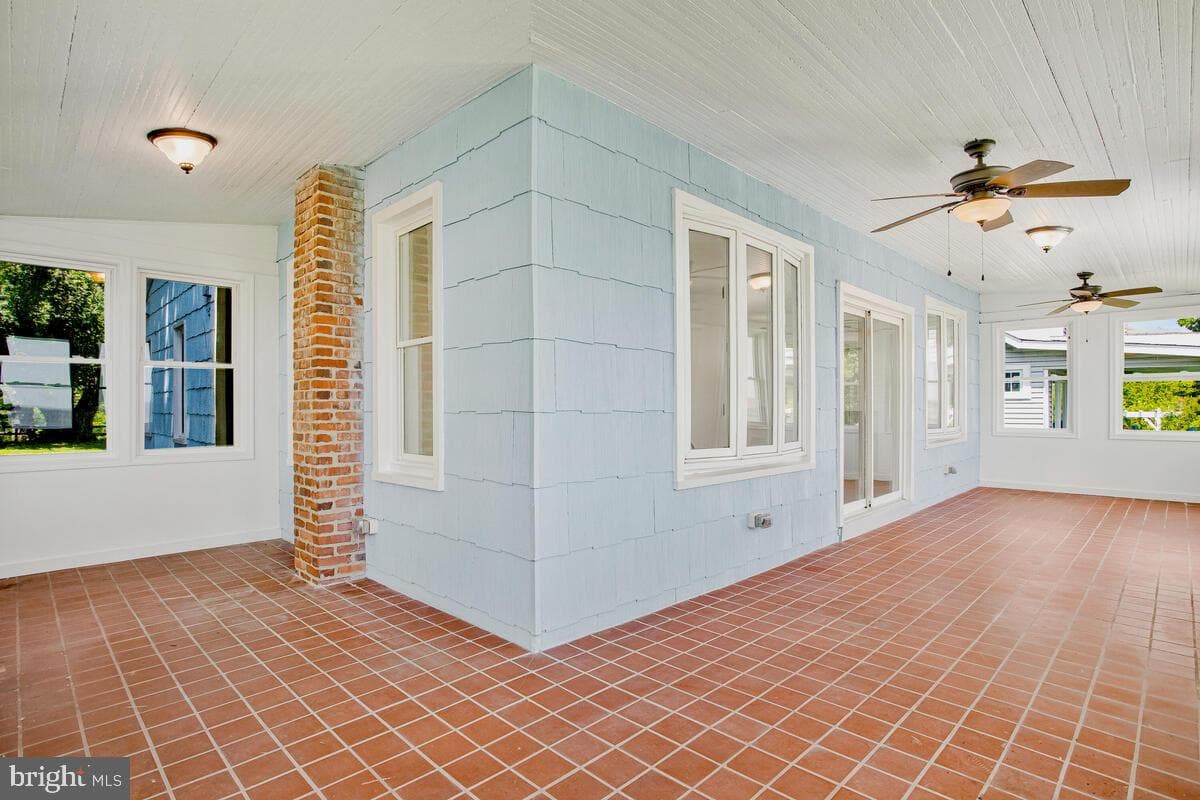 305 Bay Front Drive photo 16