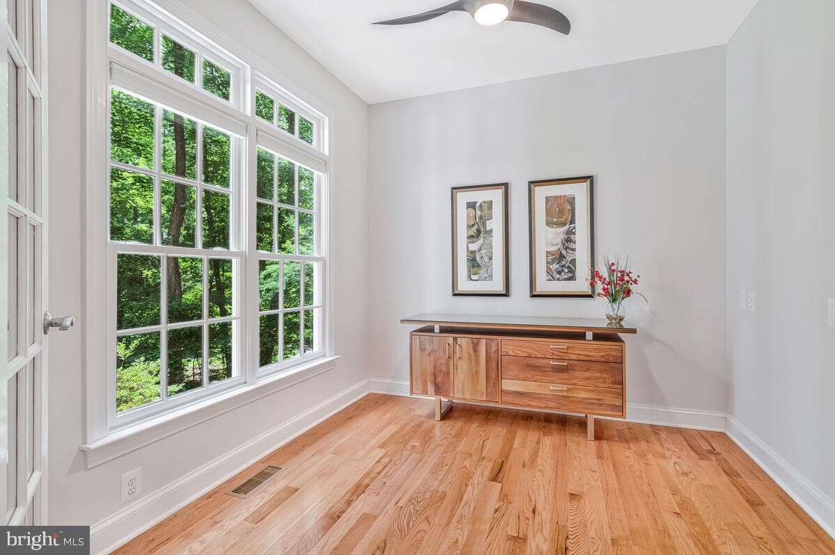 706 Riverview Terrace photo 3