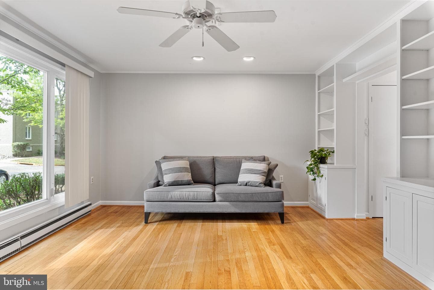 202 Dreams Landing Way photo 4
