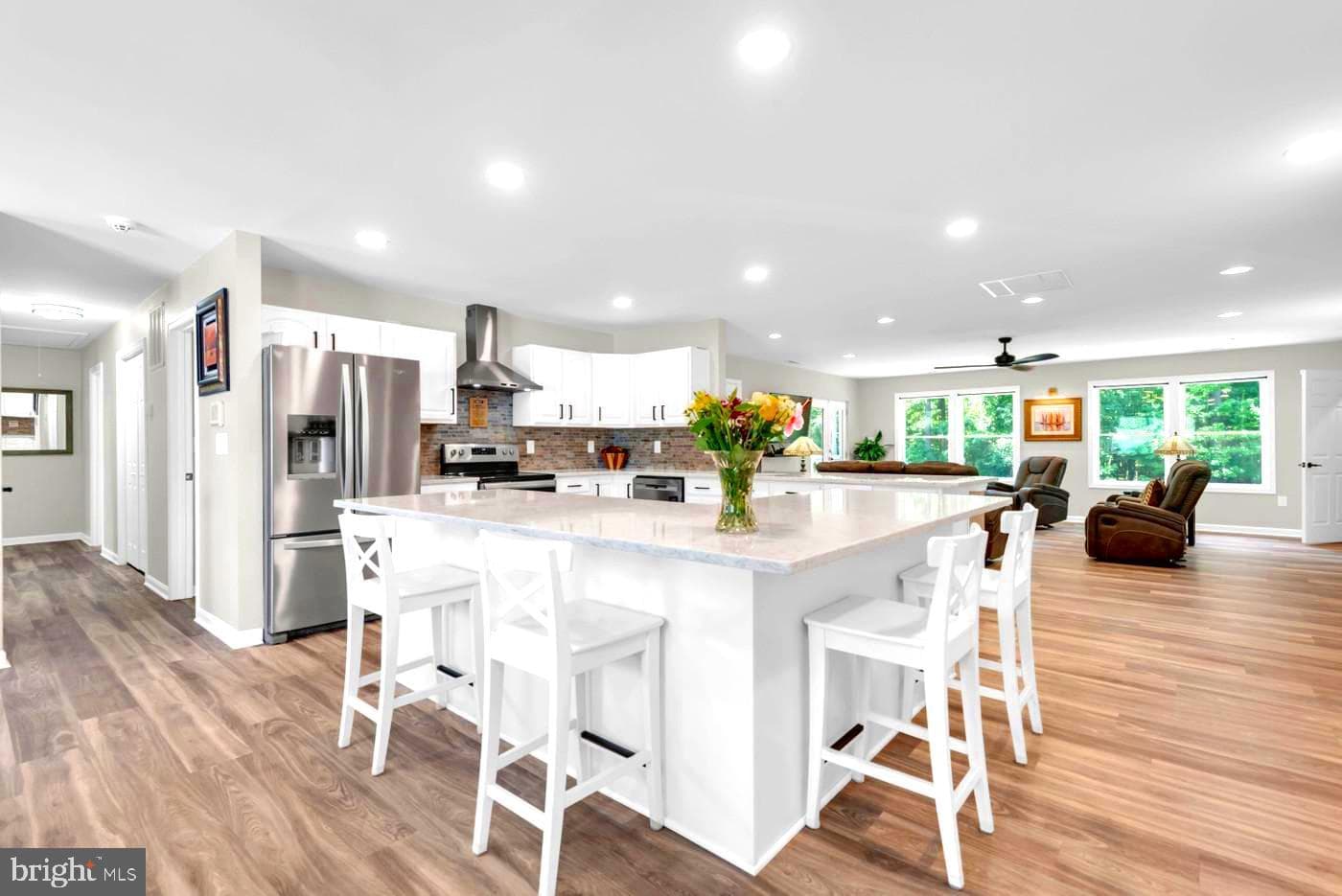 1521 Warfield Road photo 2