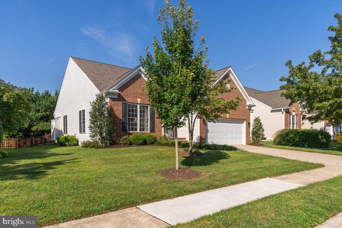 1253 Destiny Circle photo 3