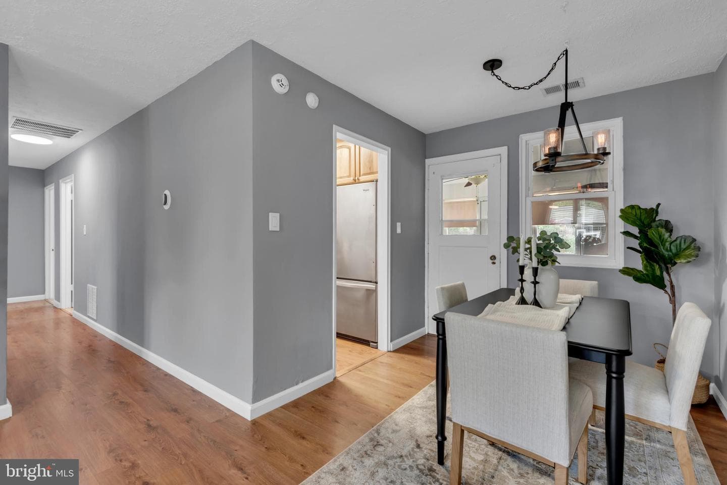 613 Binsted Road photo 12