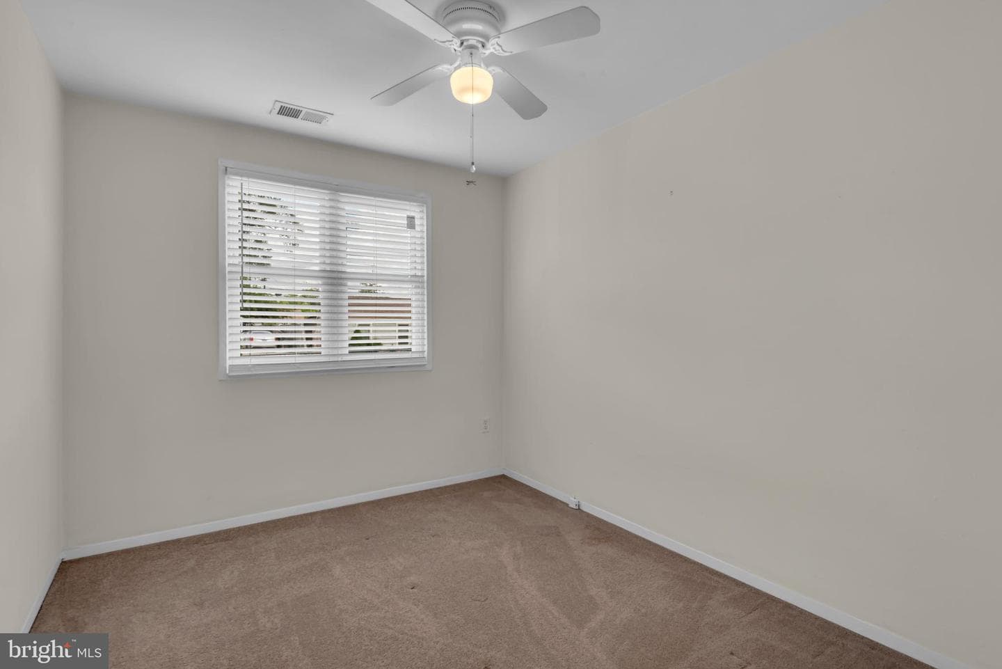 613 Binsted Road photo 16