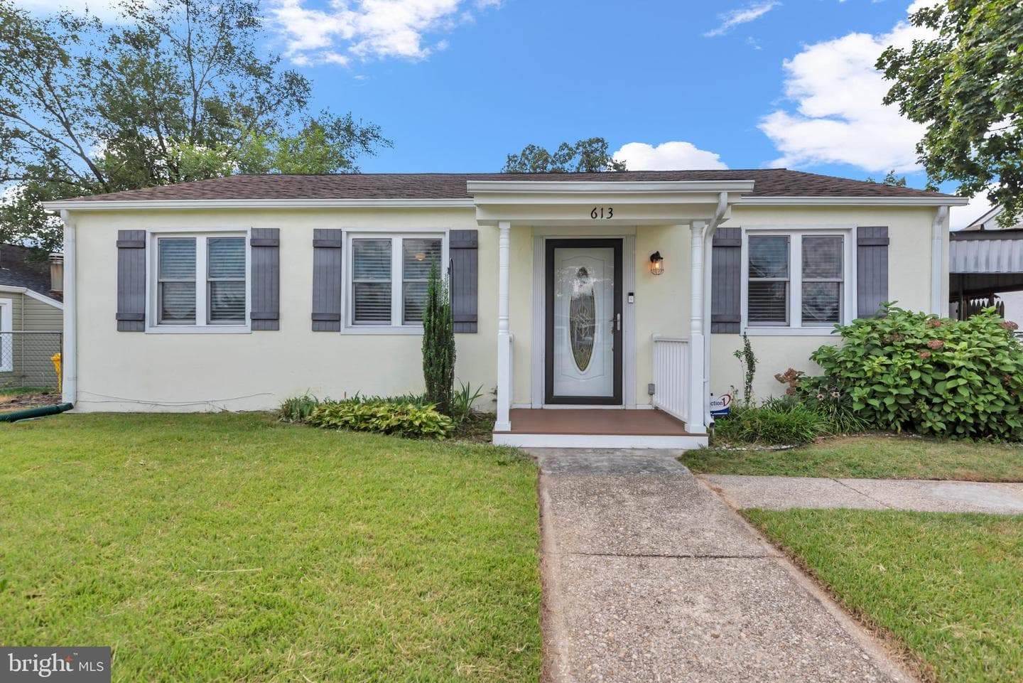 613 Binsted Road photo 2