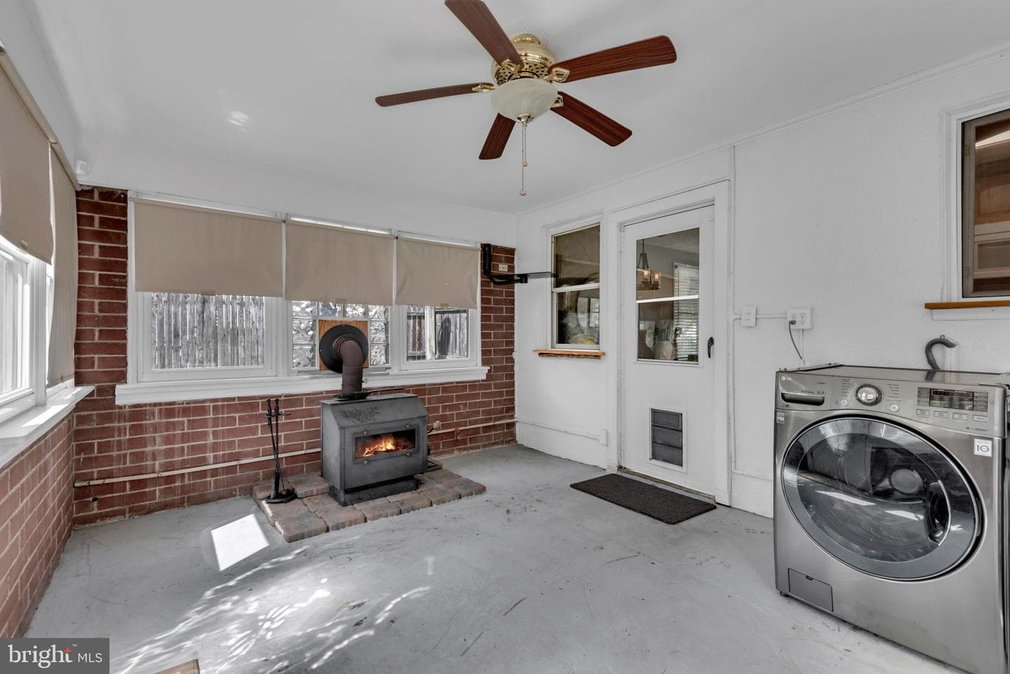 613 Binsted Road photo 28