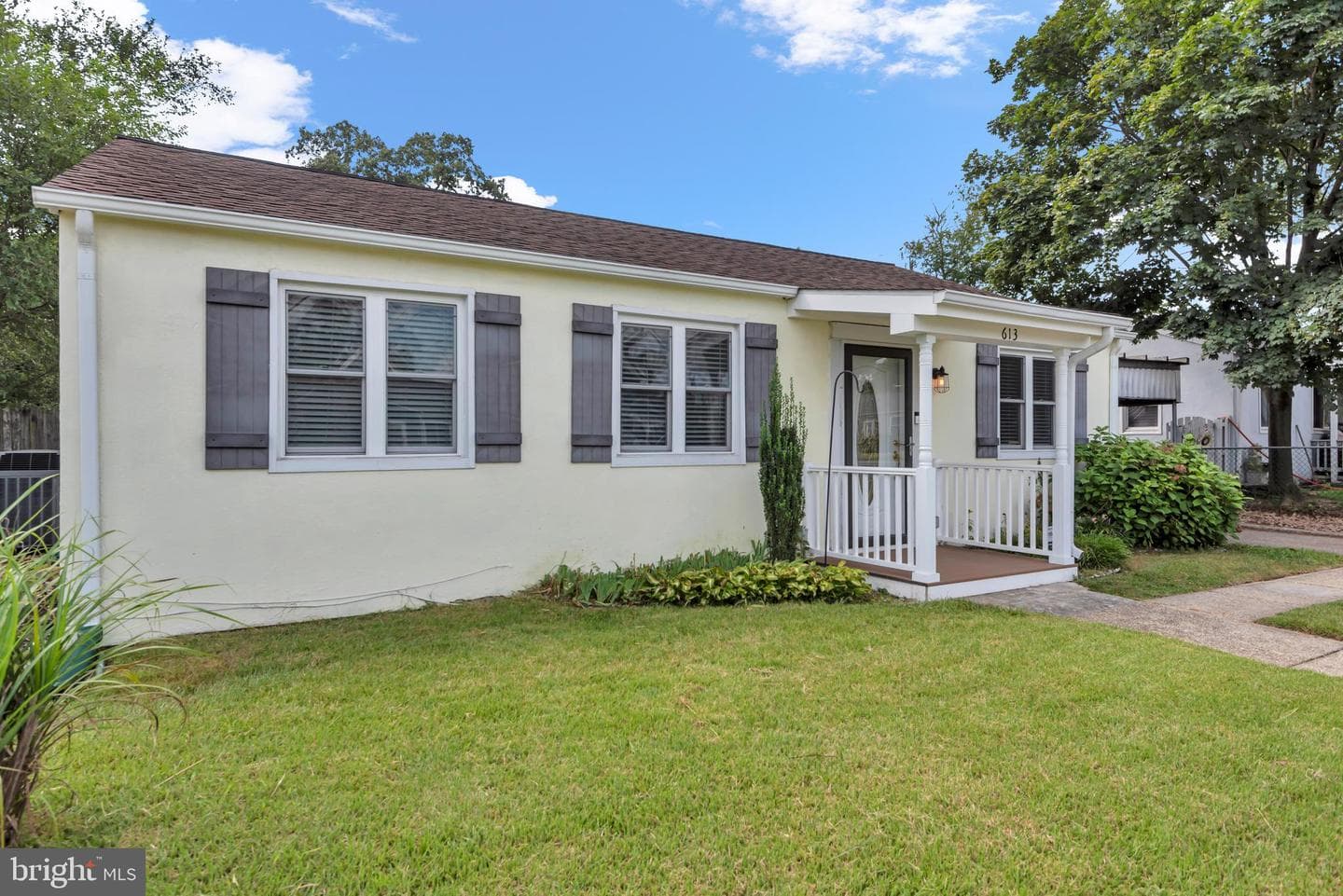 613 Binsted Road photo 3