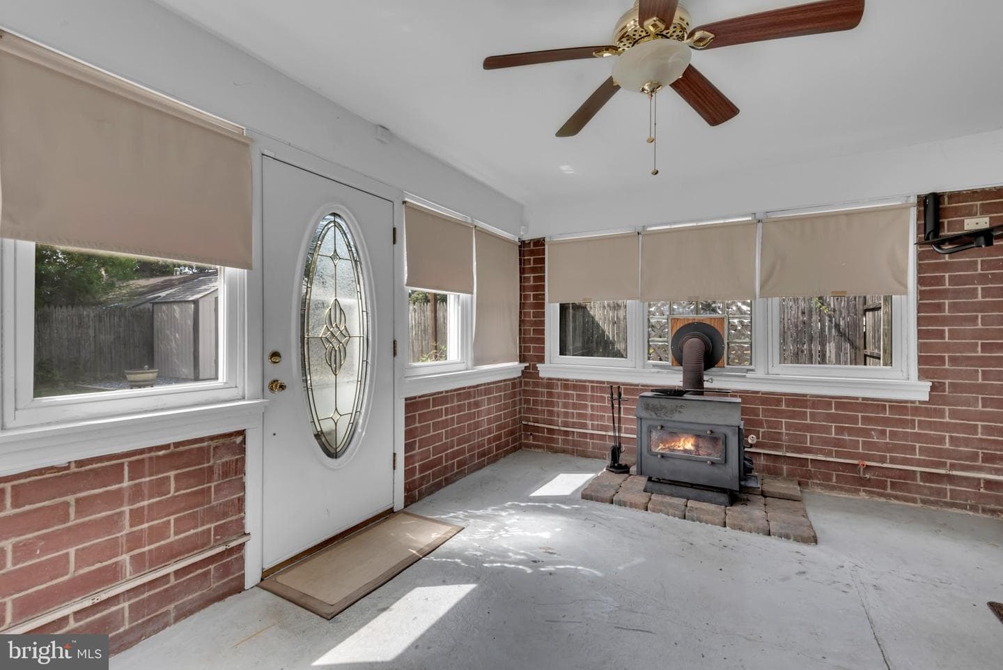 613 Binsted Road photo 32