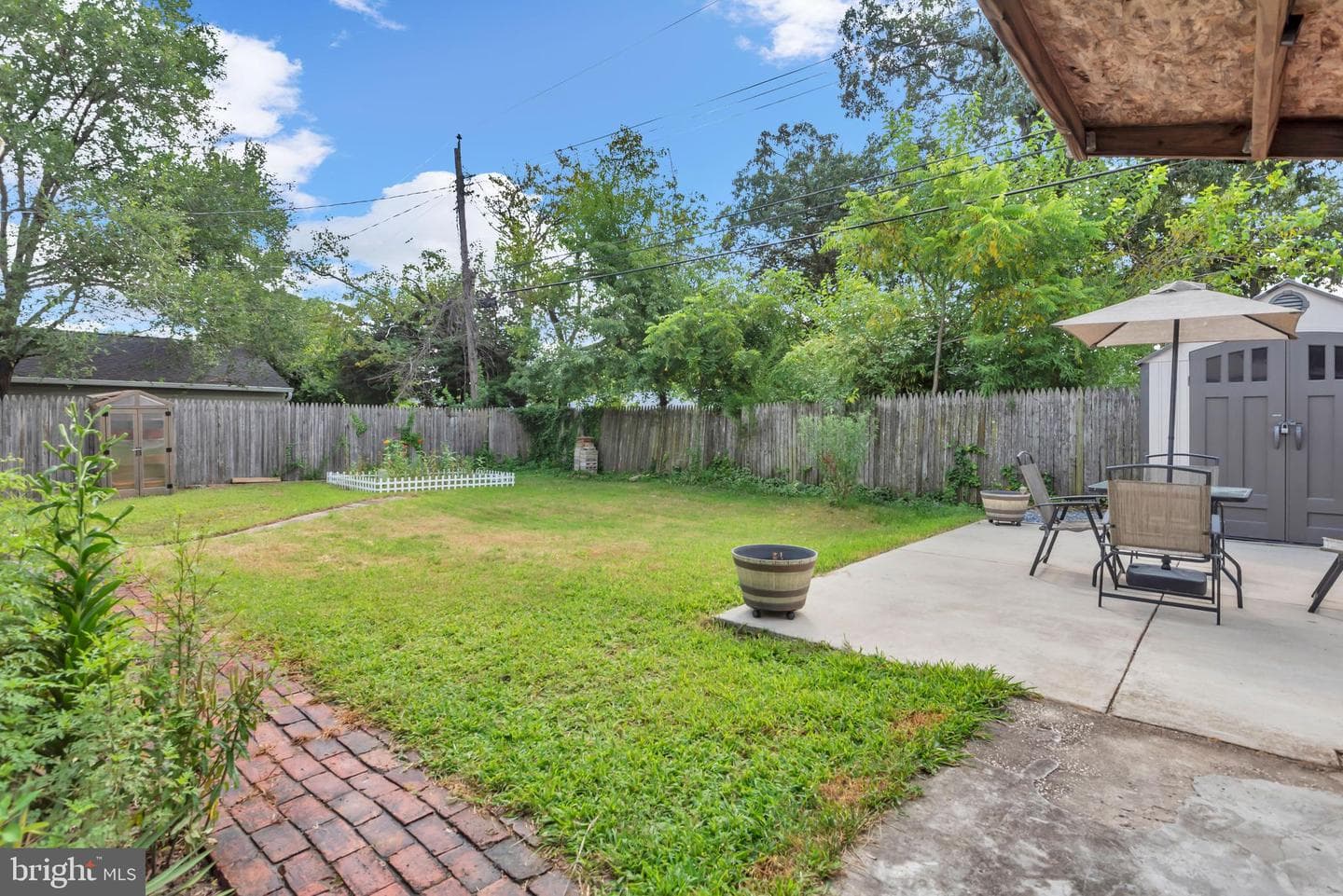 613 Binsted Road photo 33