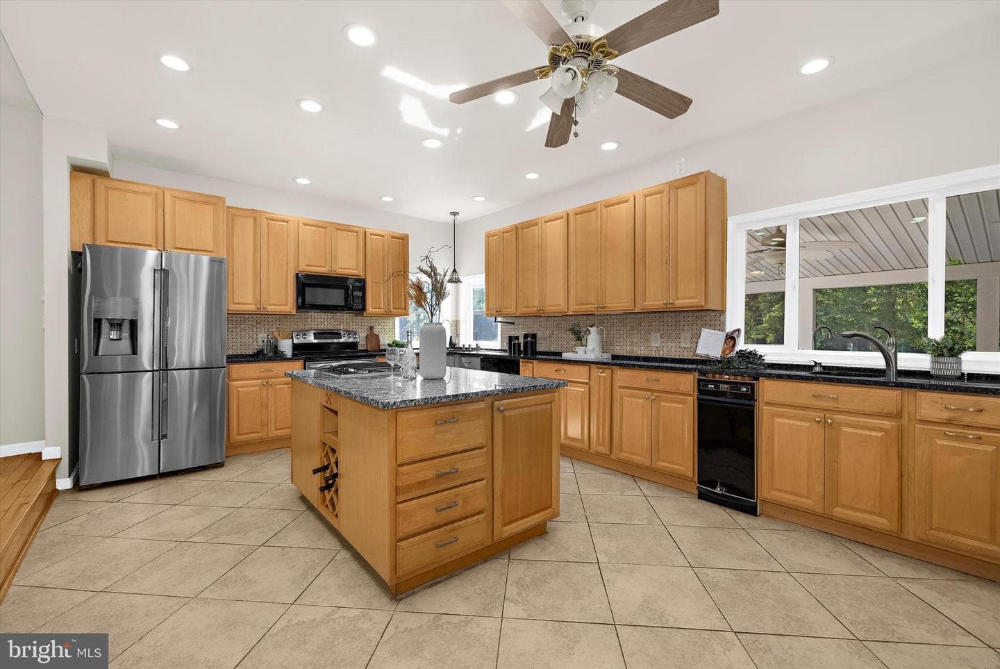 619 Riverside Drive photo 15