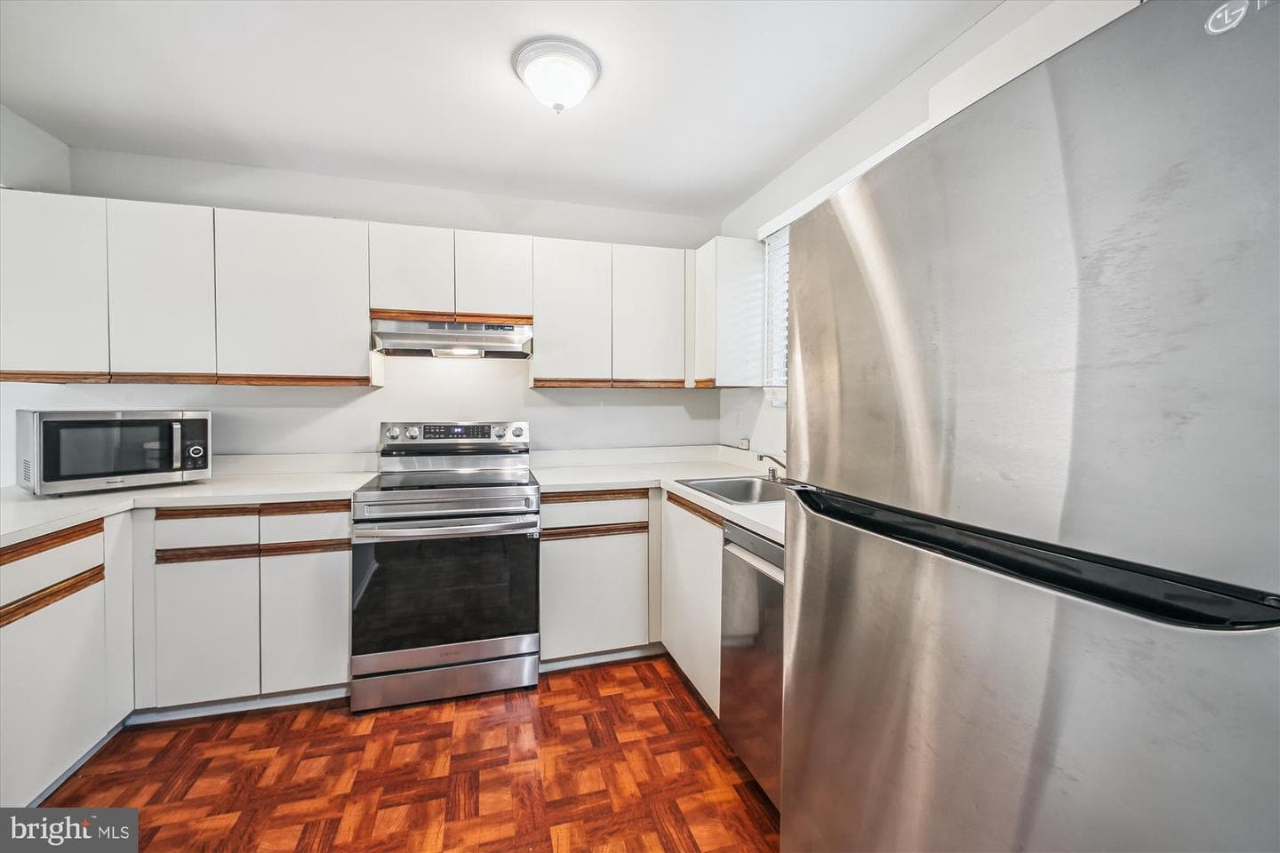 1518 Winterberry Drive photo 3
